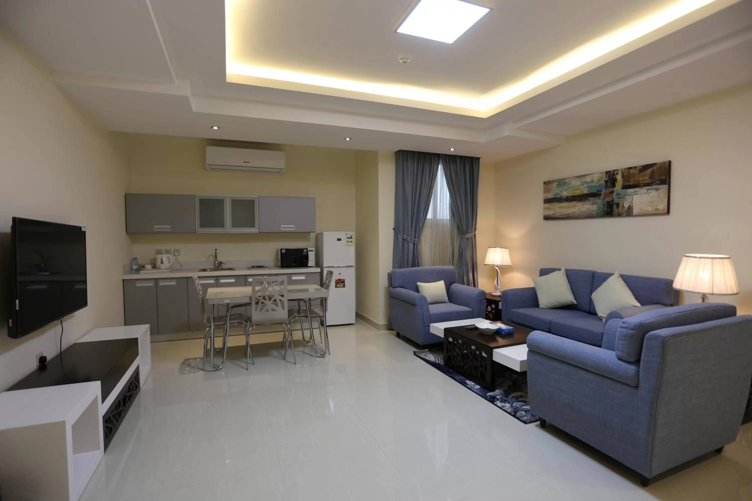 TV and multimedia in Arjaan Altakhassusi Hotel Suites