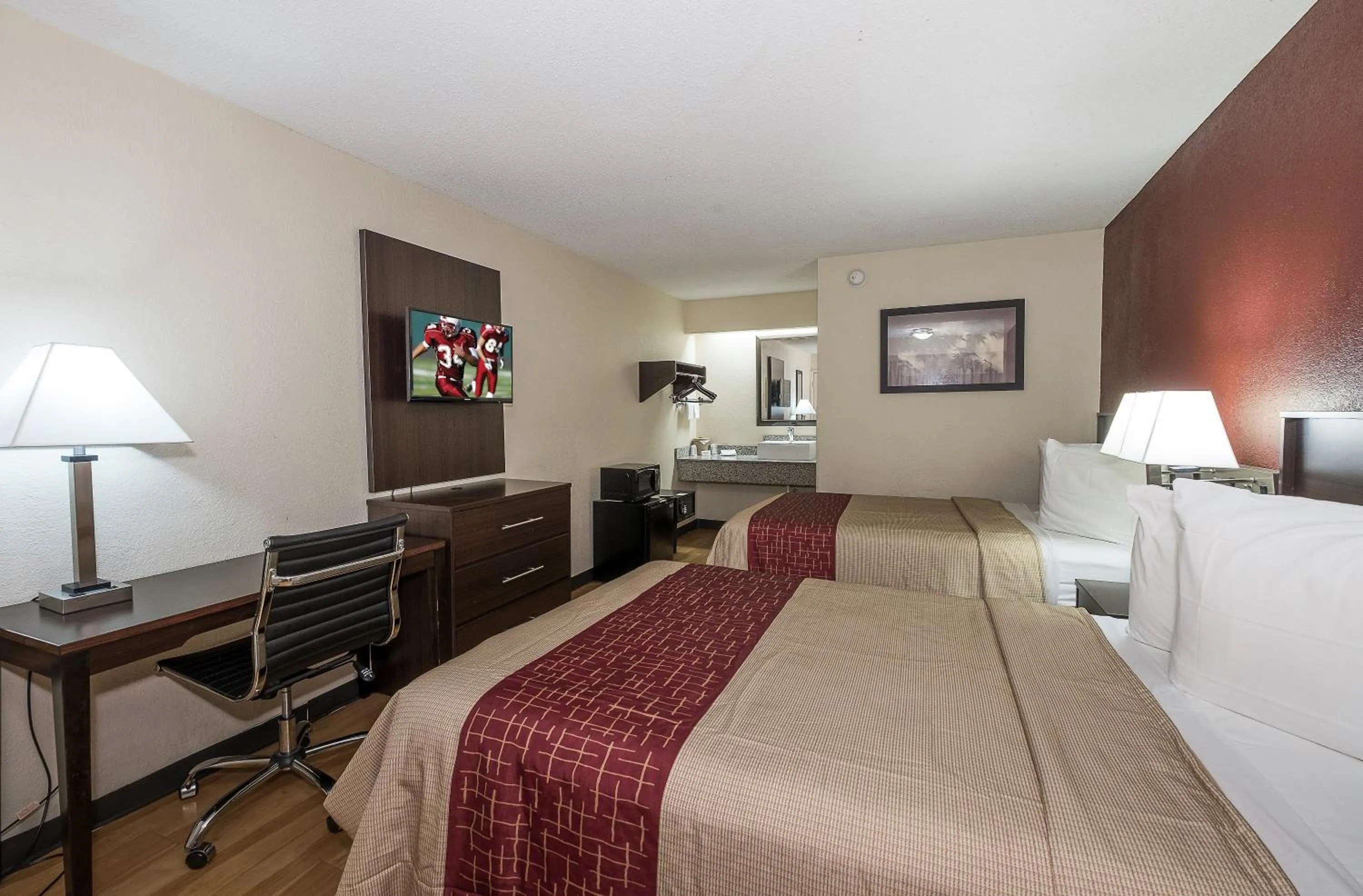 Photo of the whole room in Red Roof Inn Columbus East- Reynoldsburg