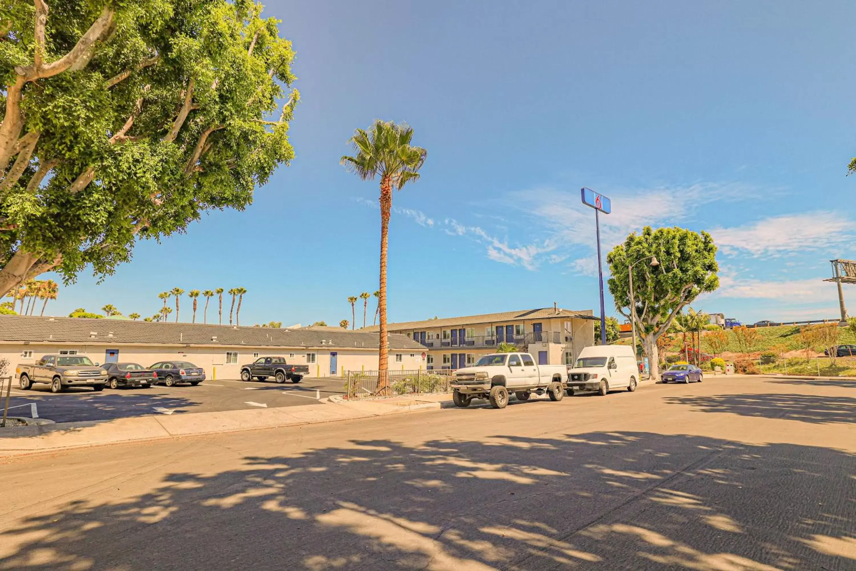 Property Building in Motel 6 Tustin, CA - Orange County