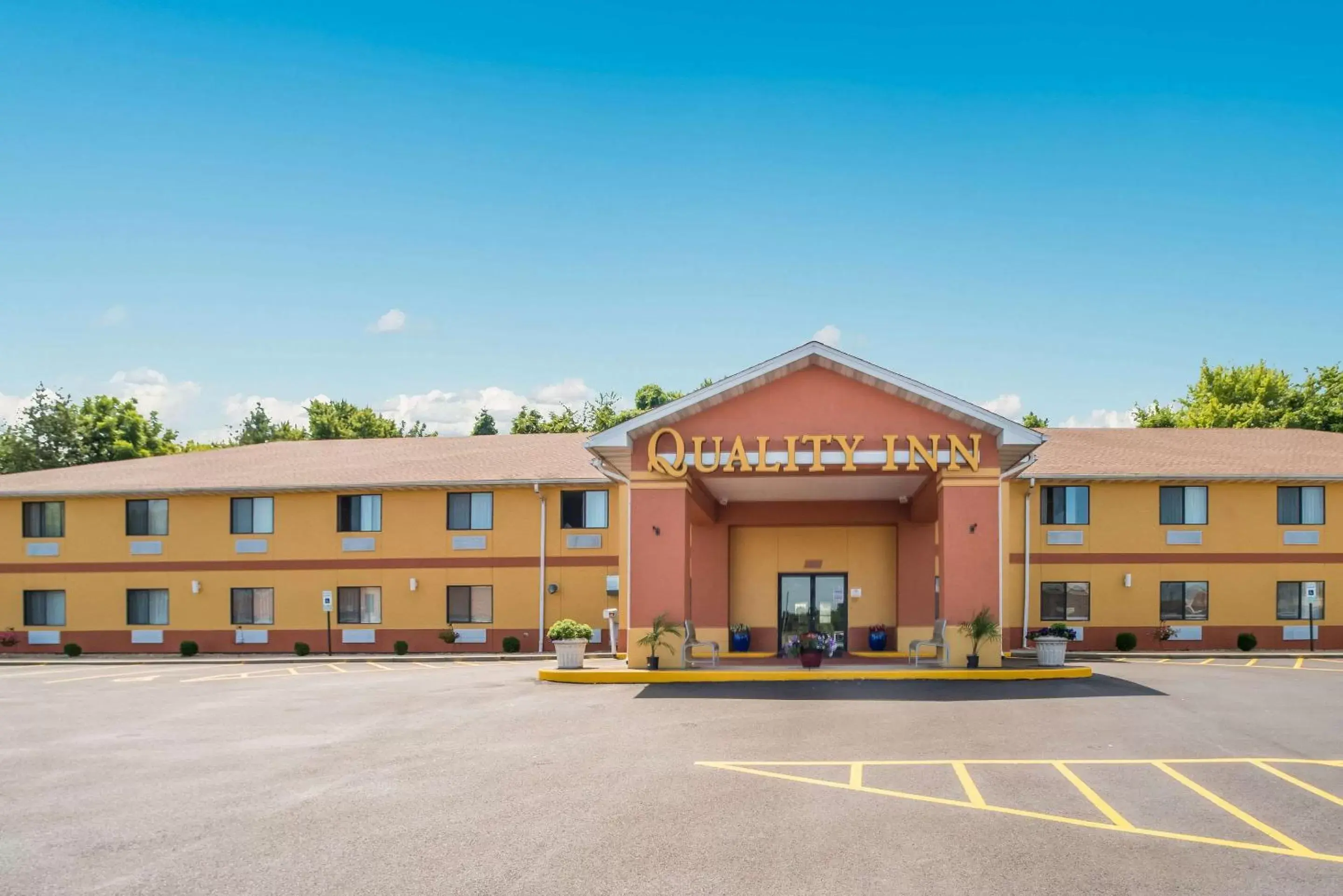 Property Building in Quality Inn O'Fallon I-64