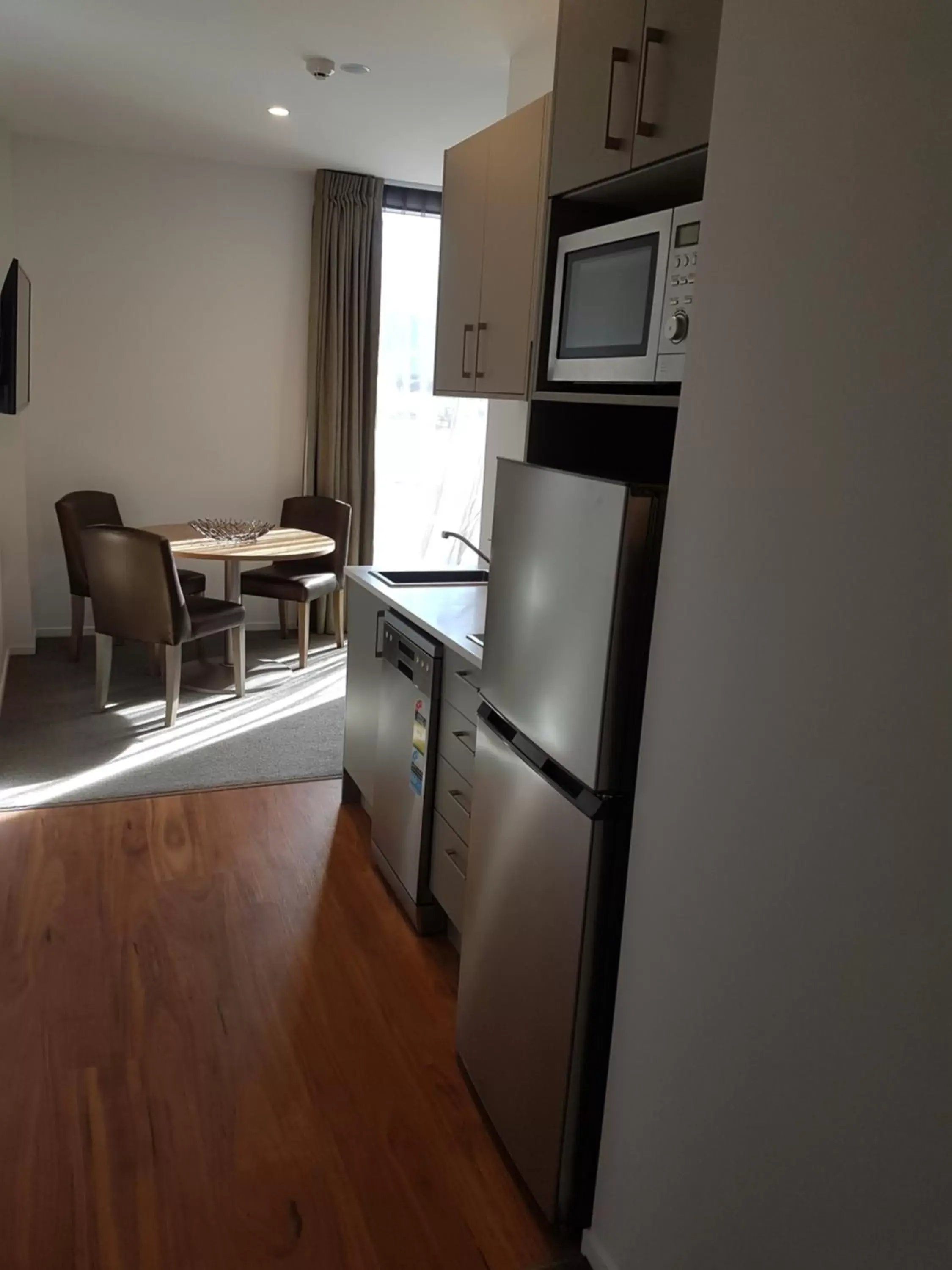 Kitchen or kitchenette, Kitchen/Kitchenette in Wyndham Garden Queenstown