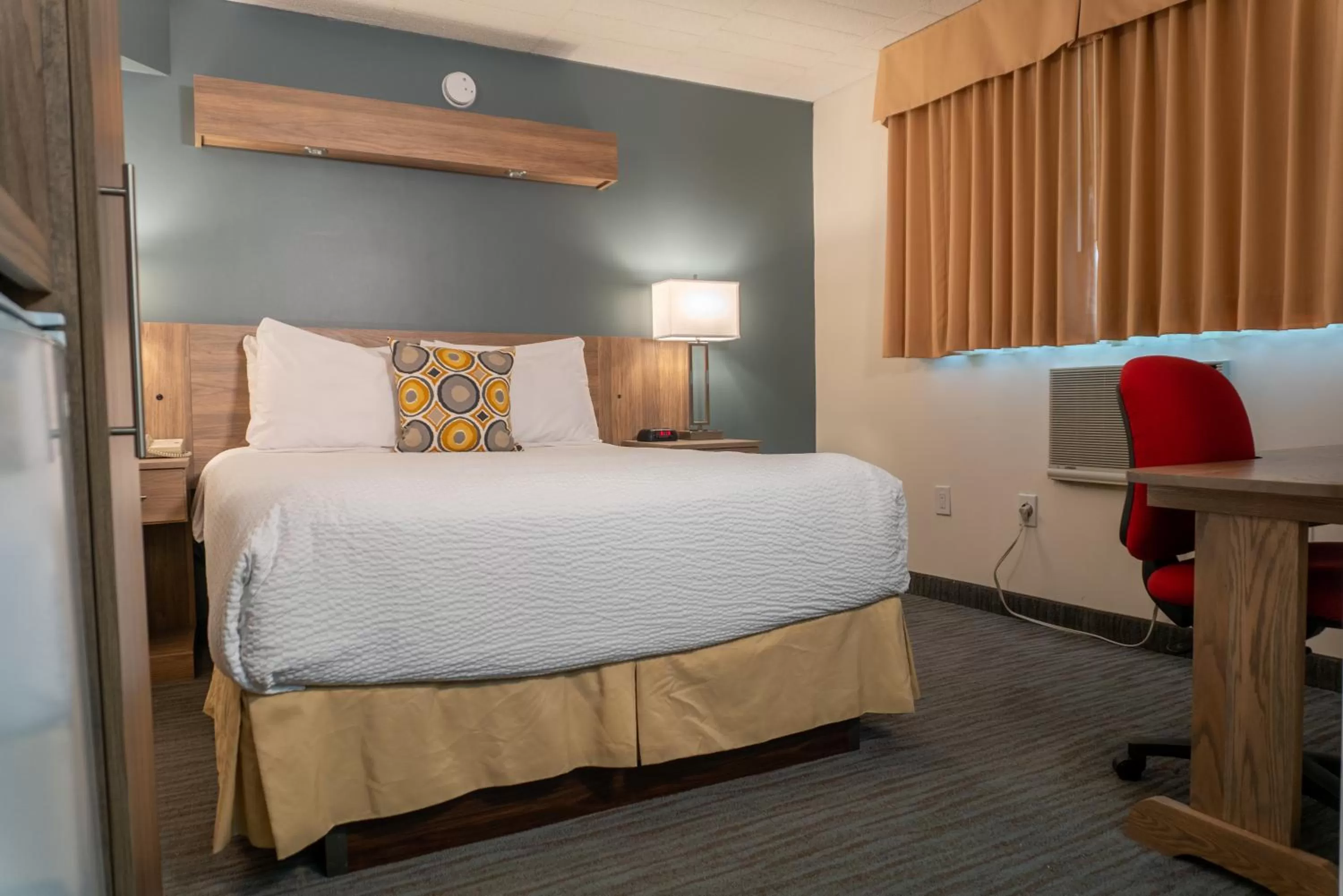 Bed in Days Inn by Wyndham Niagara Falls Centre St By the Falls