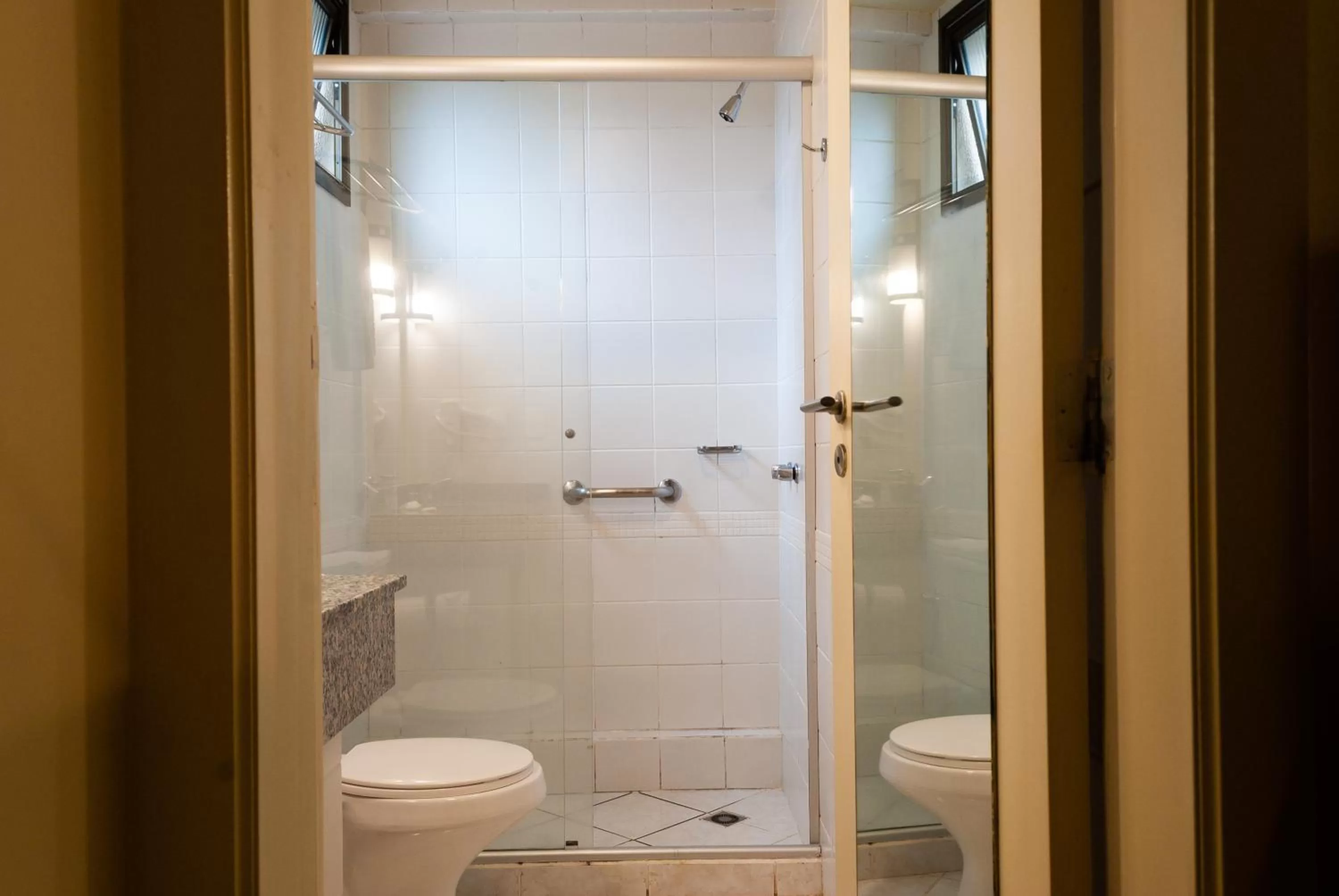 Bathroom in Master Curitiba Hotel - 1,6 km do Estádio Couto Pereira - Show