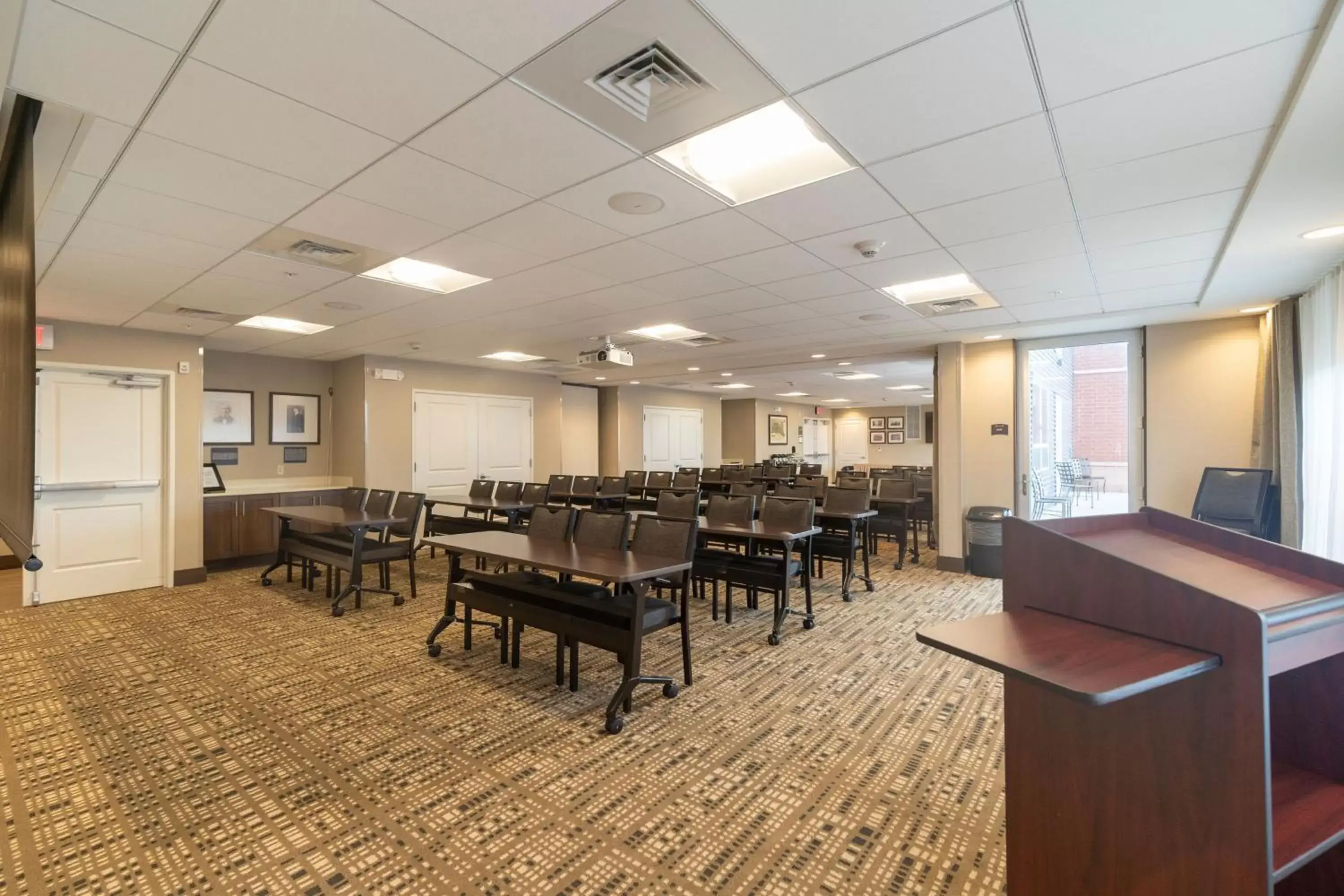 Meeting/conference room in Staybridge Suites Marquette, an IHG Hotel