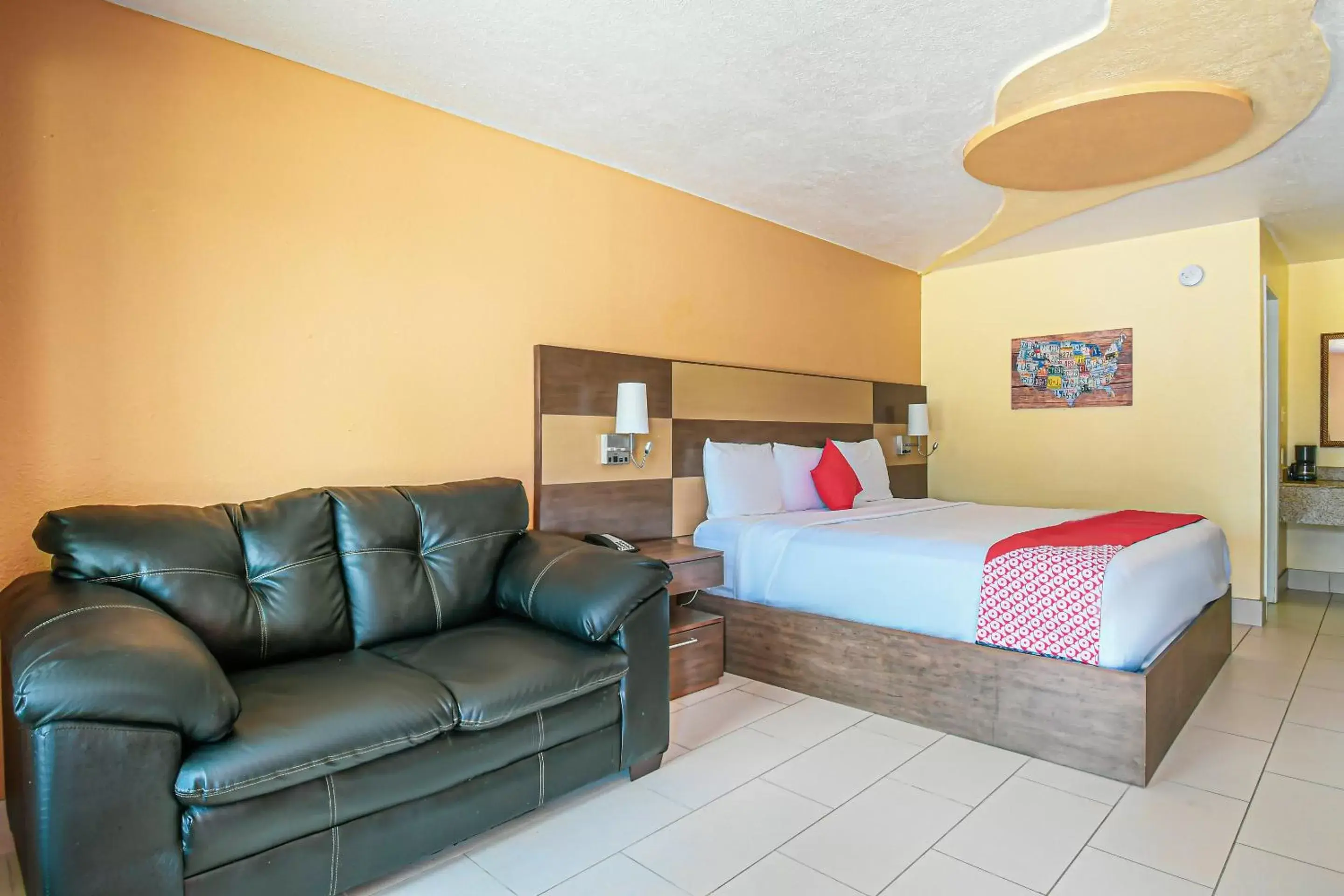 Bedroom in OYO Hotel Shenandoah Woodlands Mall