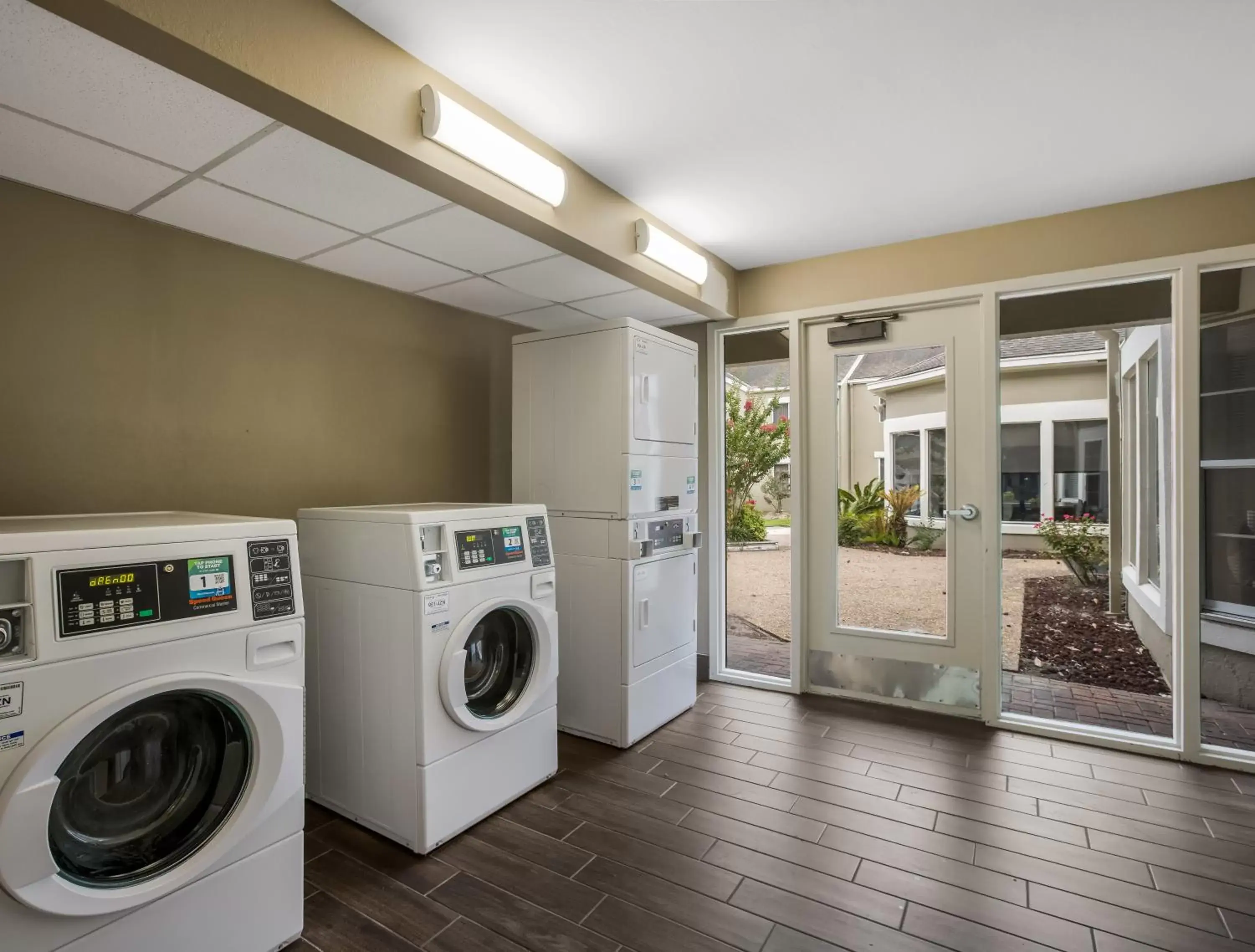 Kitchen/Kitchenette in MainStay Suites Savannah Midtown