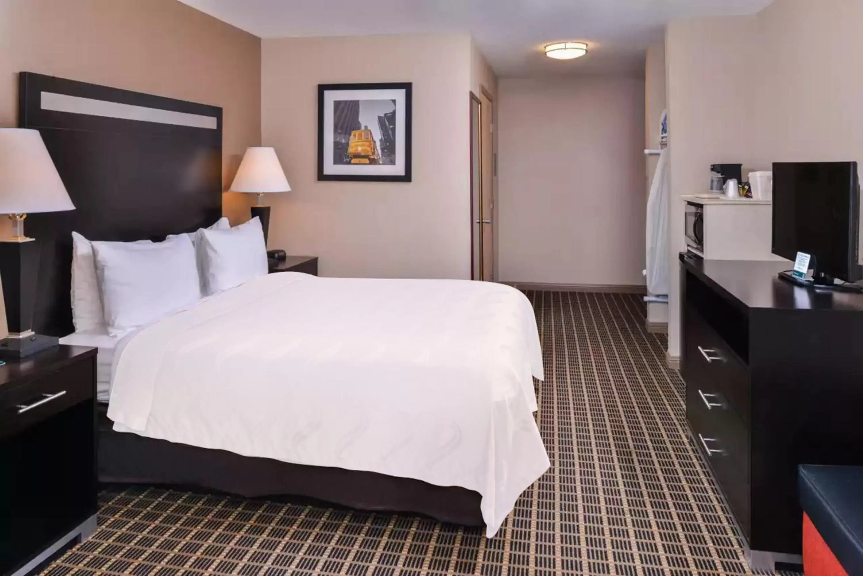 TV and multimedia, Bed in Hotel Nova SFO By FairBridge