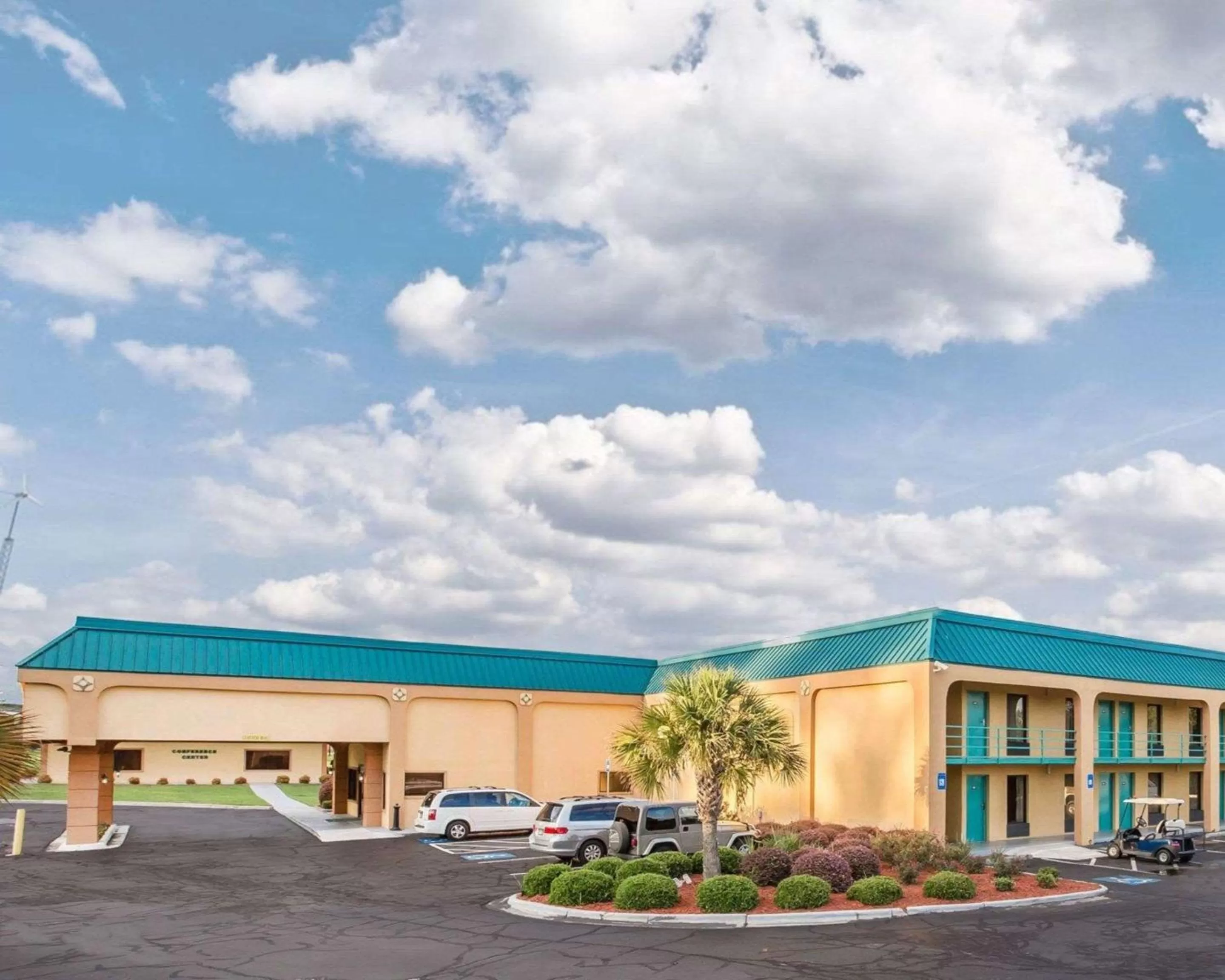 Property building in Quality Inn Macon West