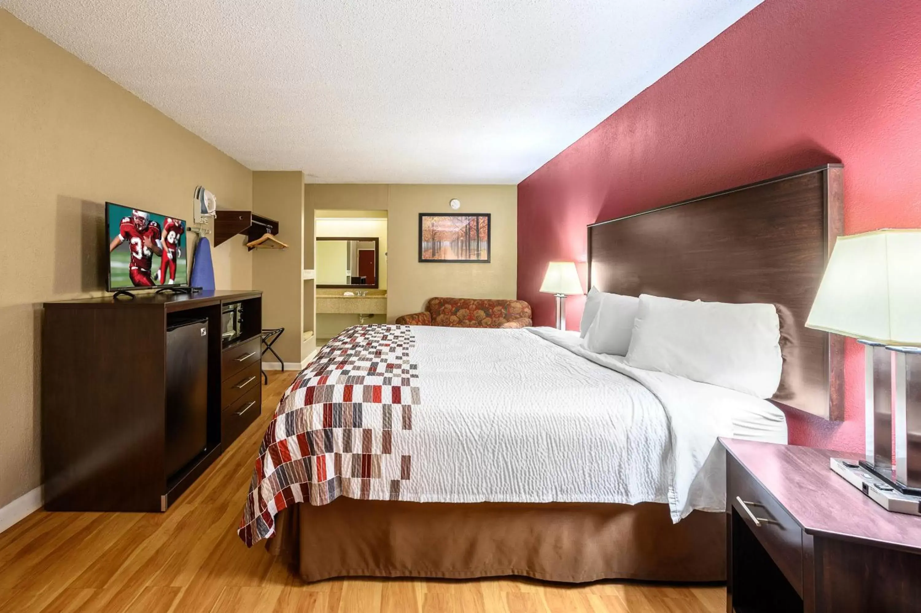 Bedroom, Bed in Red Roof Inn Sylacauga