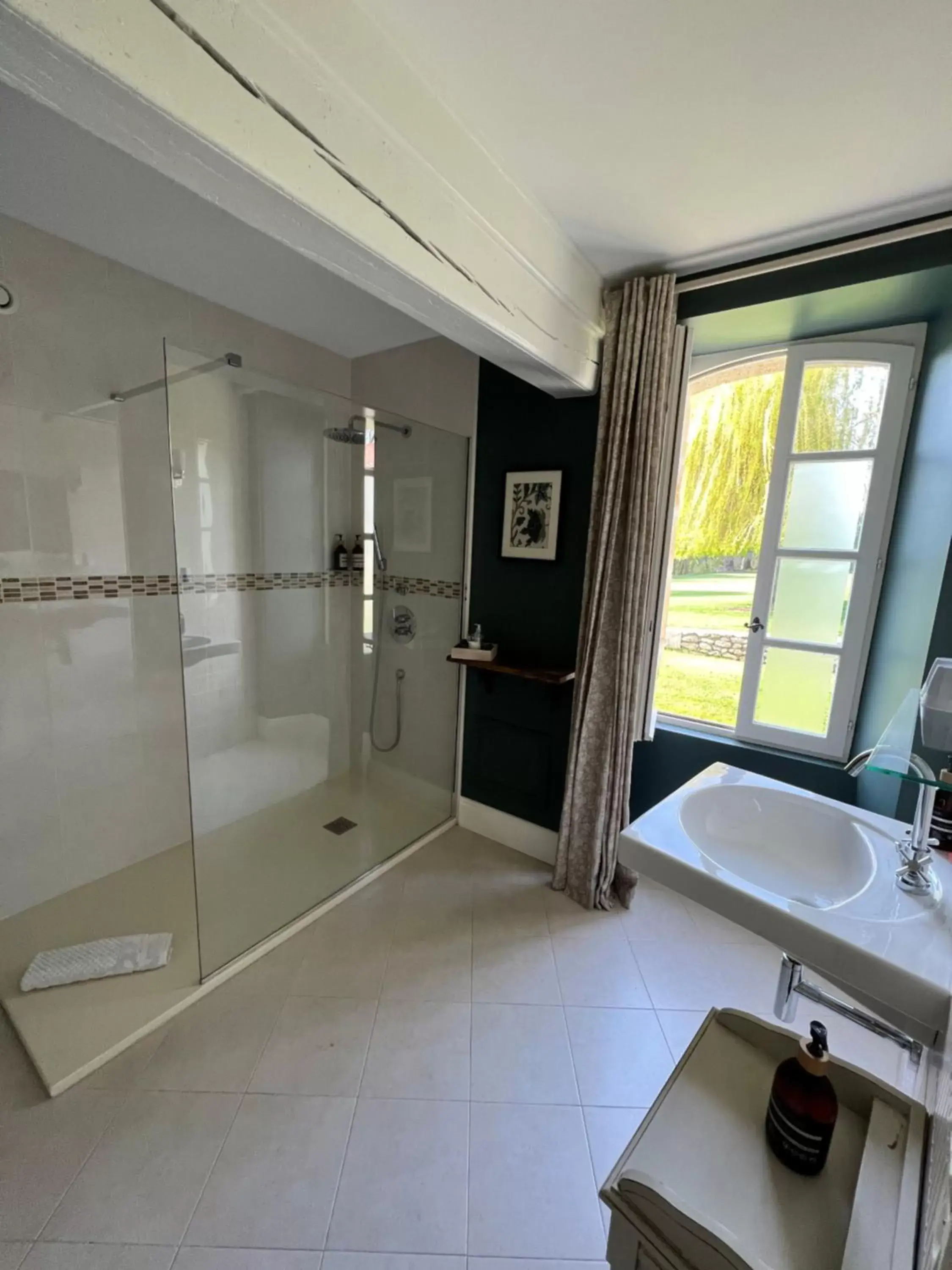 Shower, Bathroom in La Girarde