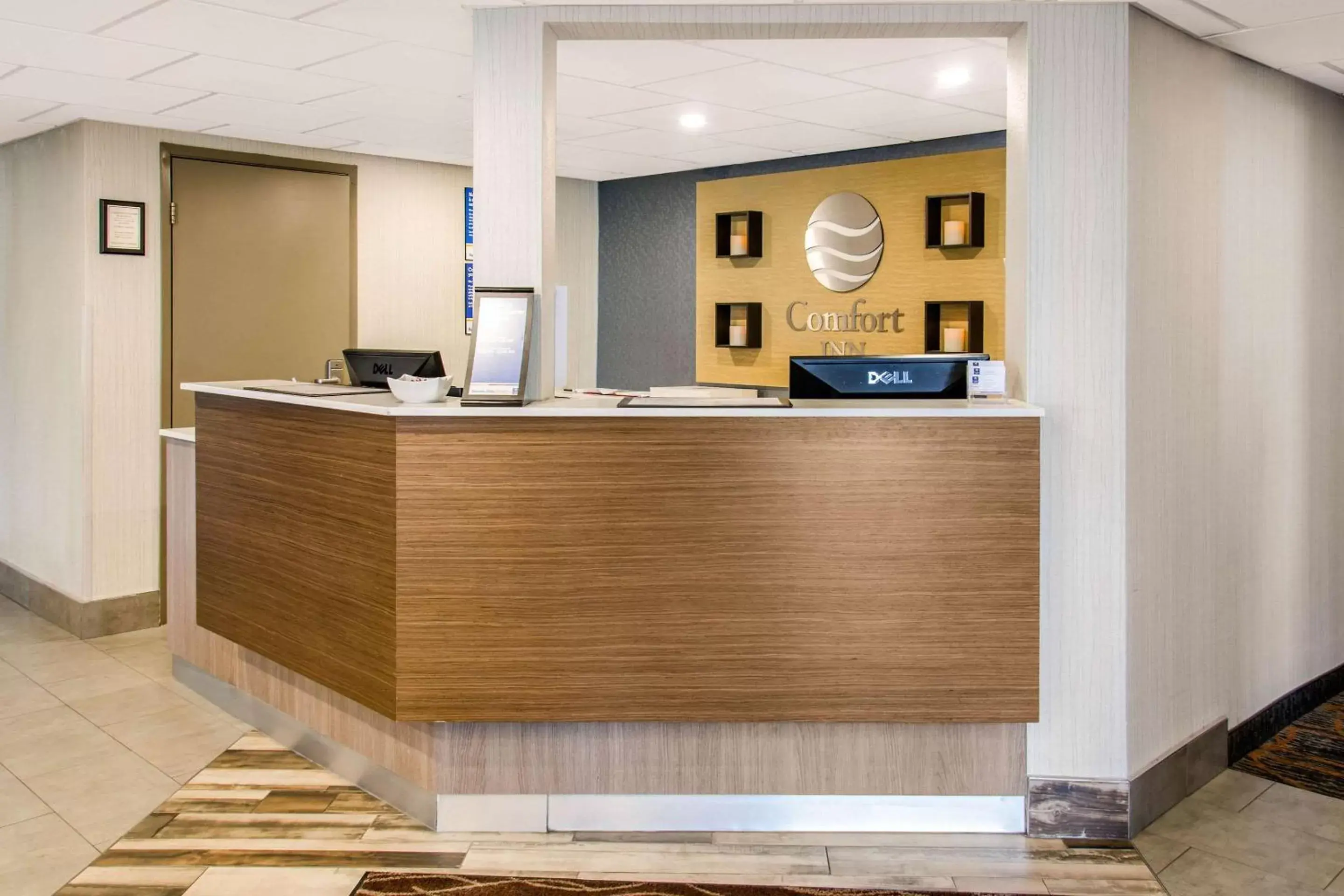 Lobby or reception, Lobby/Reception in Comfort Inn Airport Dorval