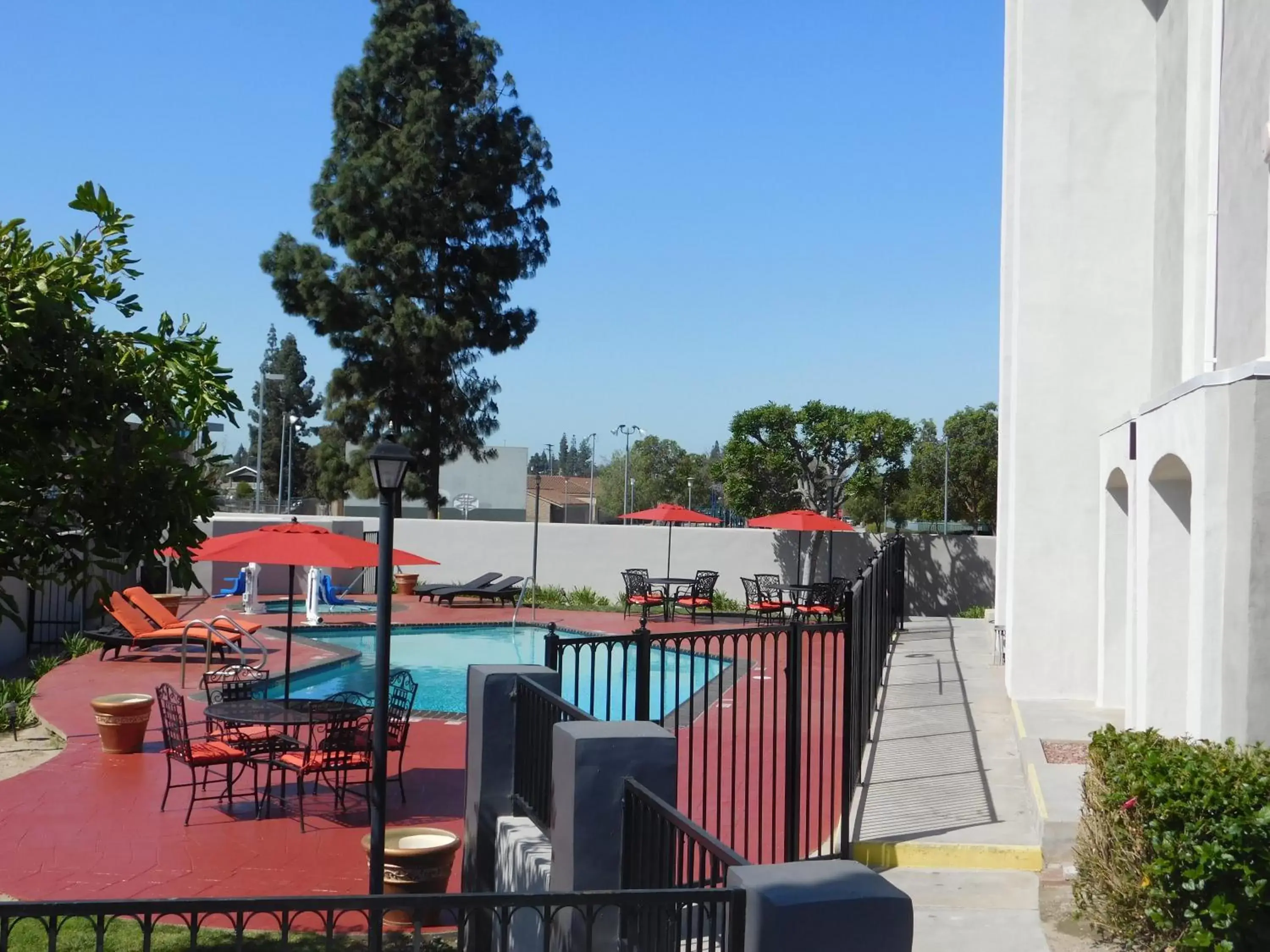 Swimming pool in Best Western Plus - Anaheim Orange County Hotel