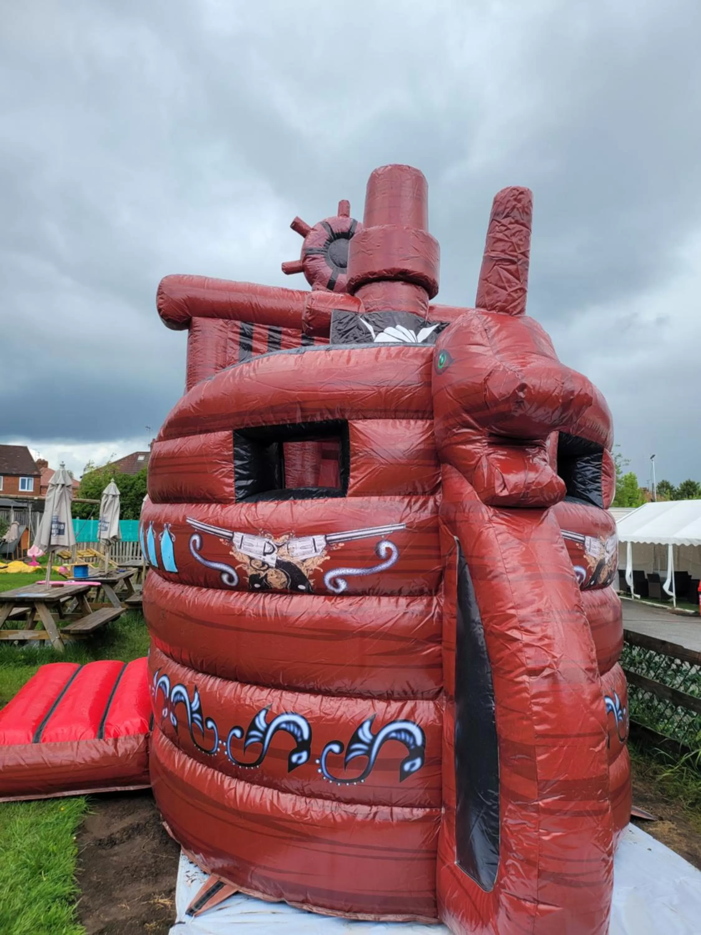 the jackdaw pub SELF CATERING STATIC CARAVAN free breakfast supplied