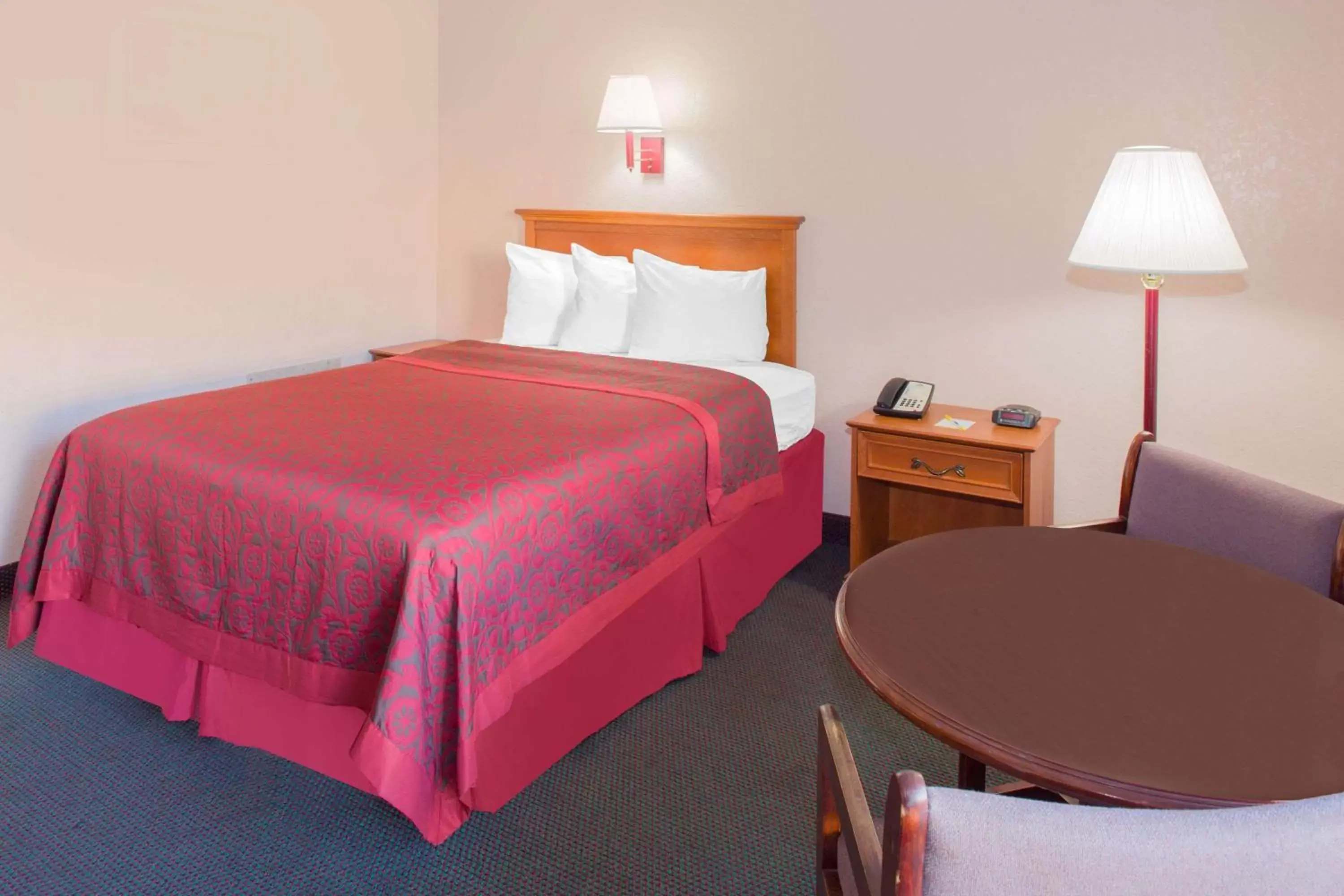 Photo of the whole room, Bed in Days Inn by Wyndham Tallahassee University Center