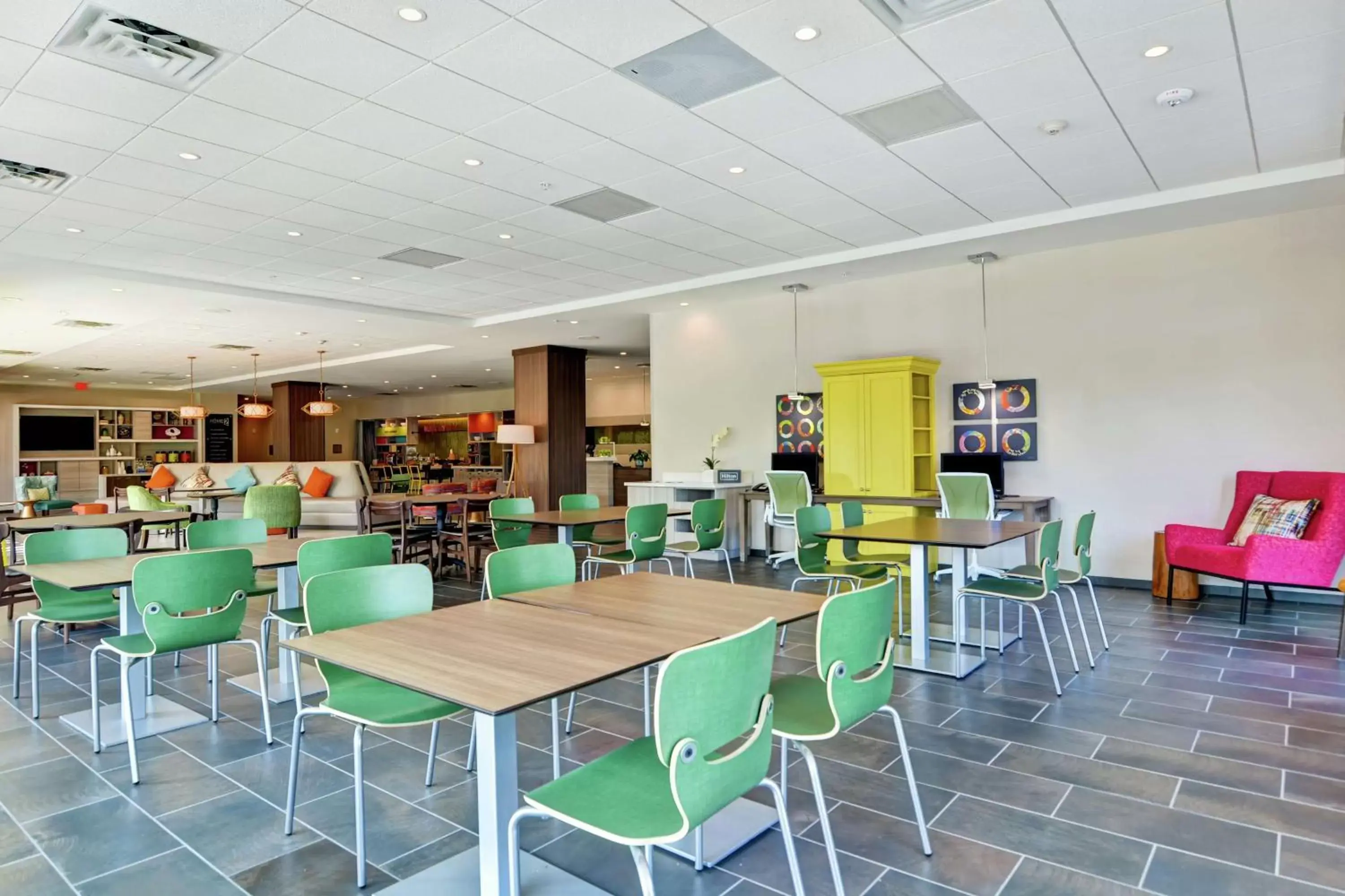 Dining area, Restaurant/Places to Eat in Home2 Suites Charleston West Ashley