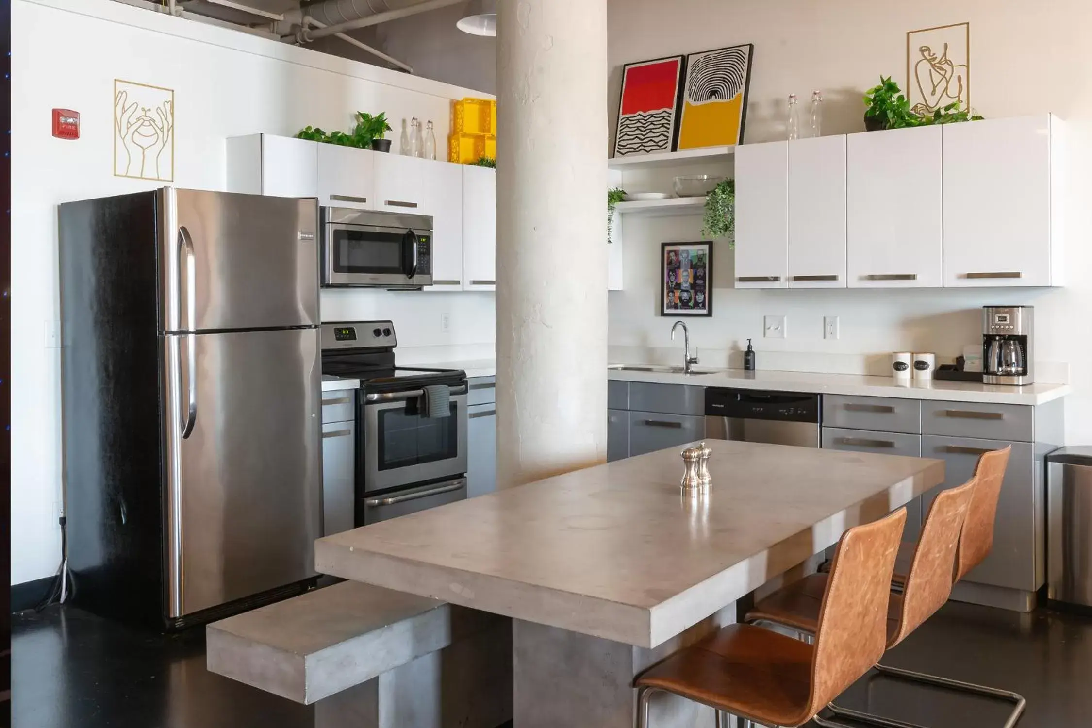 Kitchen or kitchenette, Kitchen/Kitchenette in Hotel Clemons, formerly Bode Chattanooga