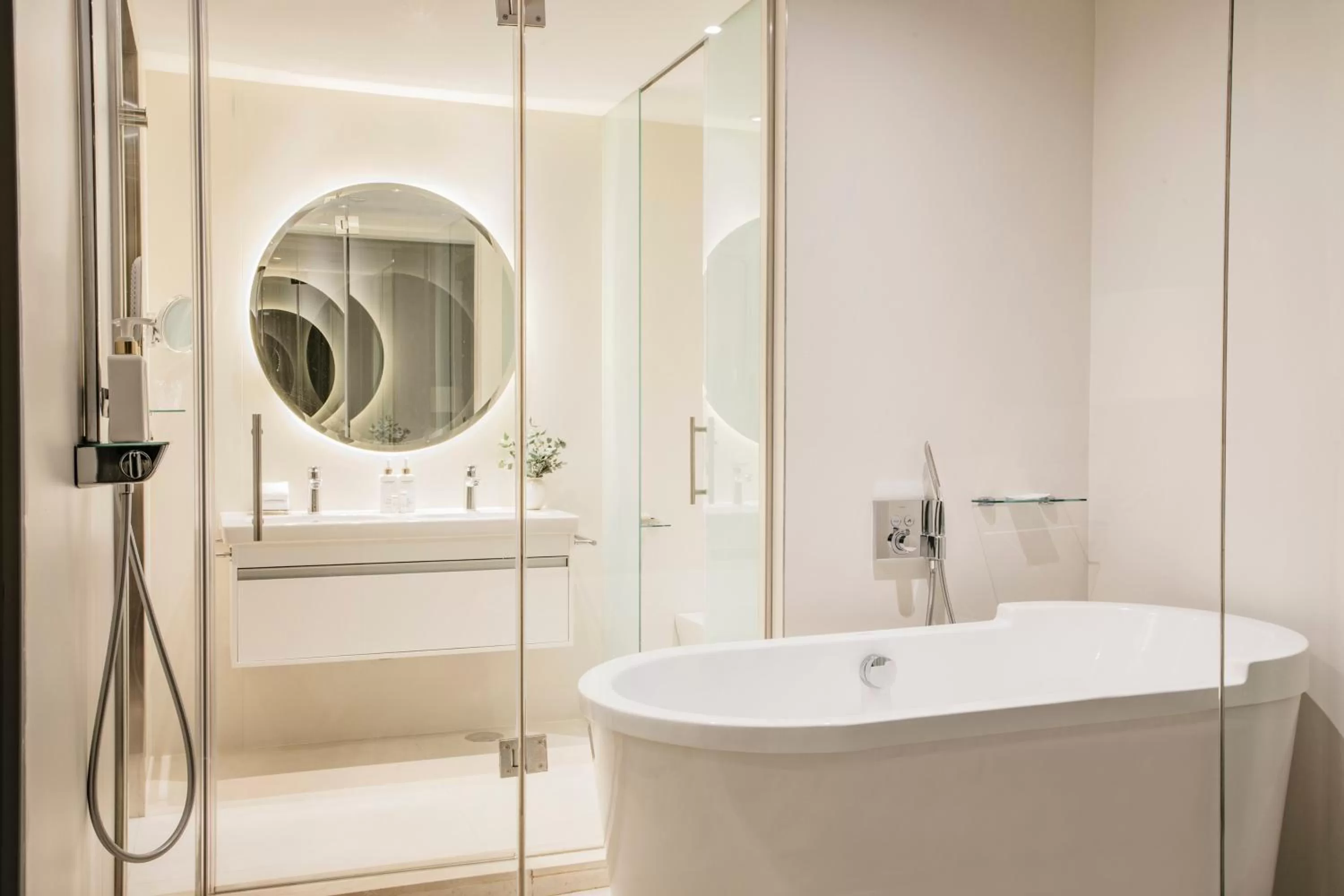 Shower in Palacio de los Duques Gran Meliá - The Leading Hotels of the World