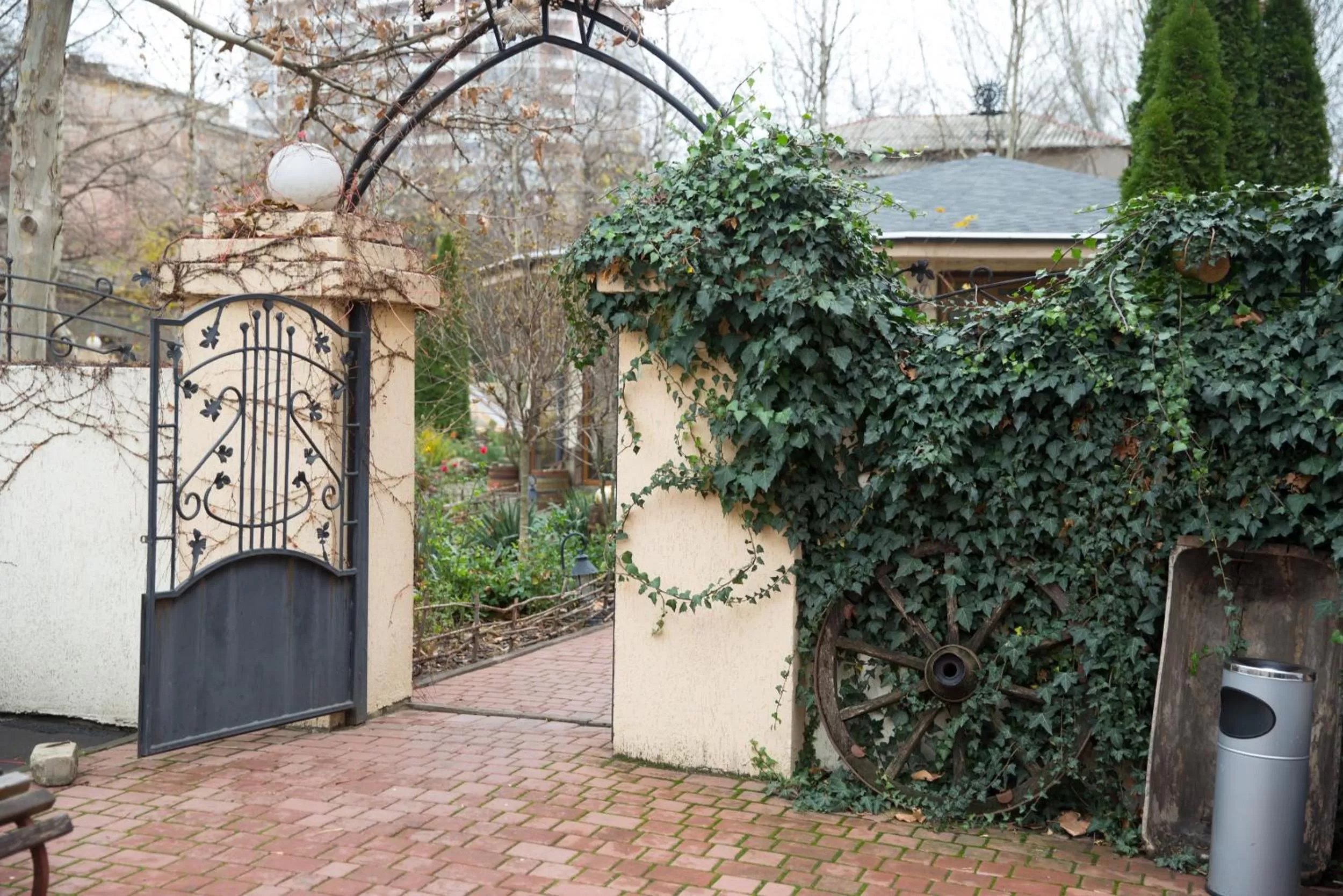Property building in Lermontovskiy Hotel