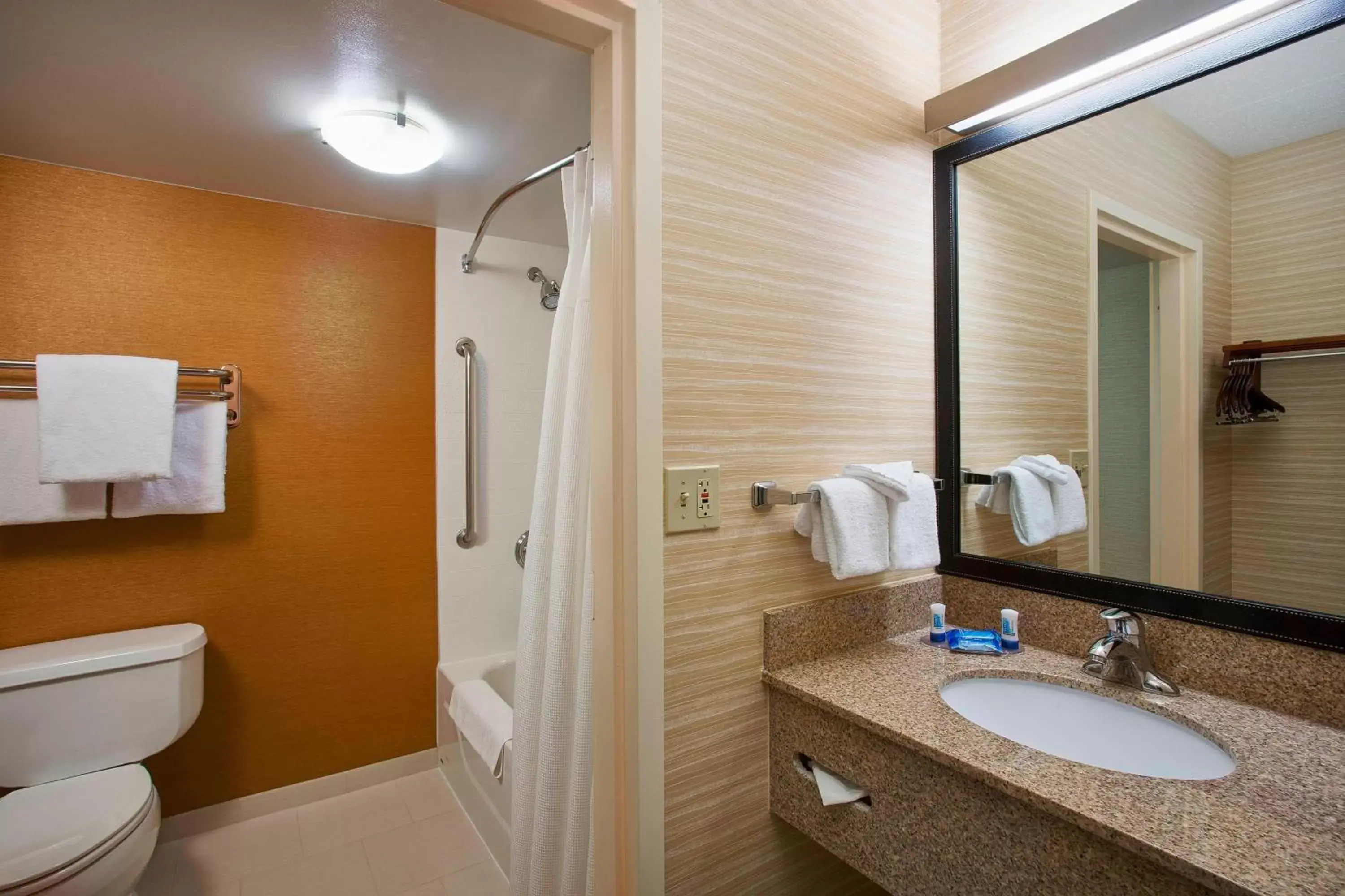 Bathroom in Fairfield Inn & Suites Chicago Midway Airport