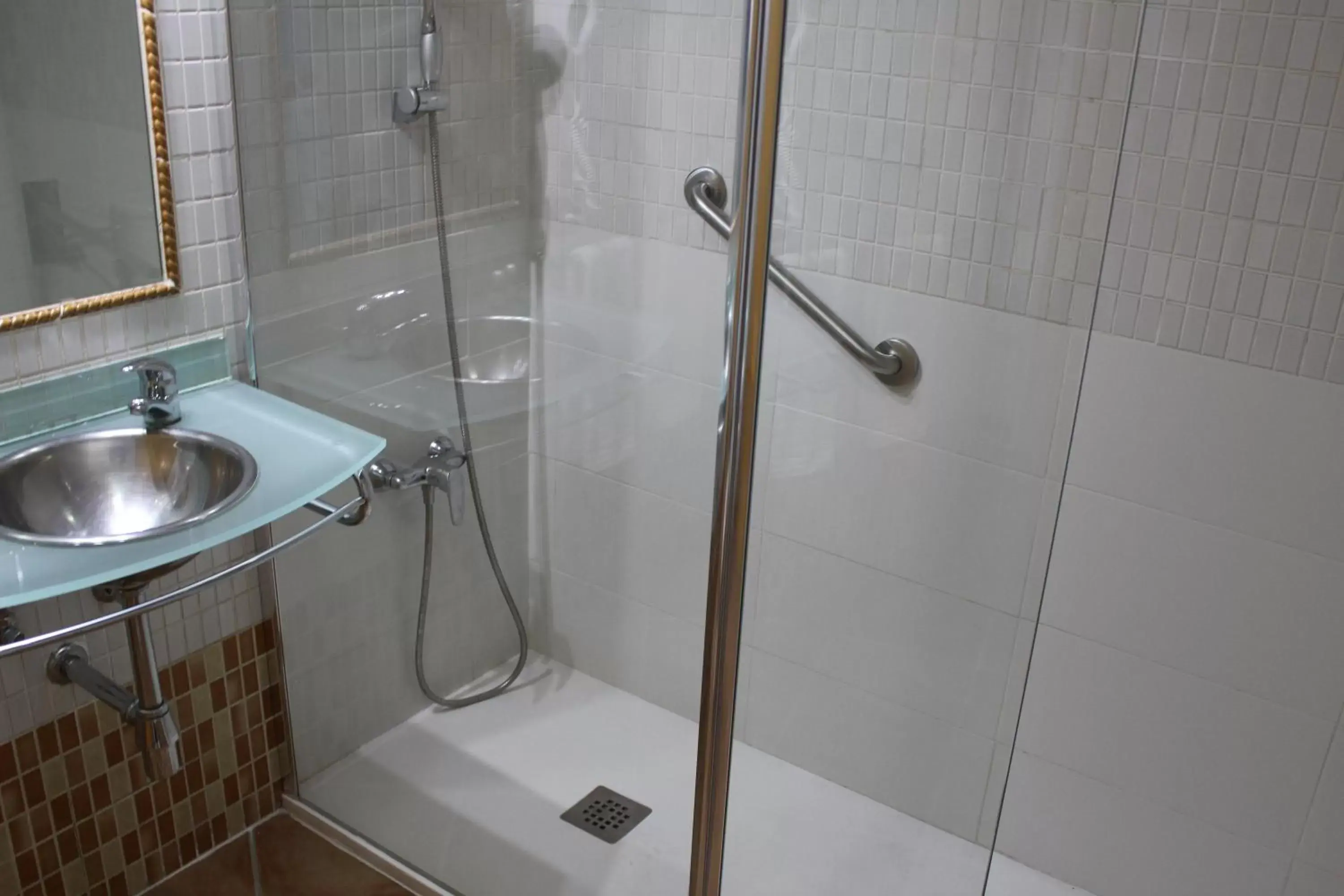 Shower, Bathroom in HOTEL HACIENDA SANTA BARBARA