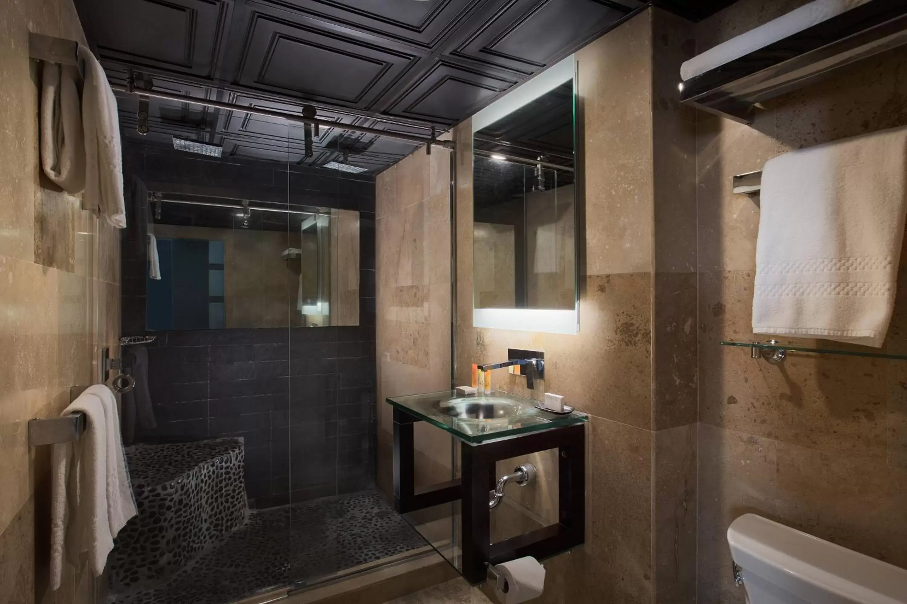 Bathroom in Hotel Duval, Autograph Collection