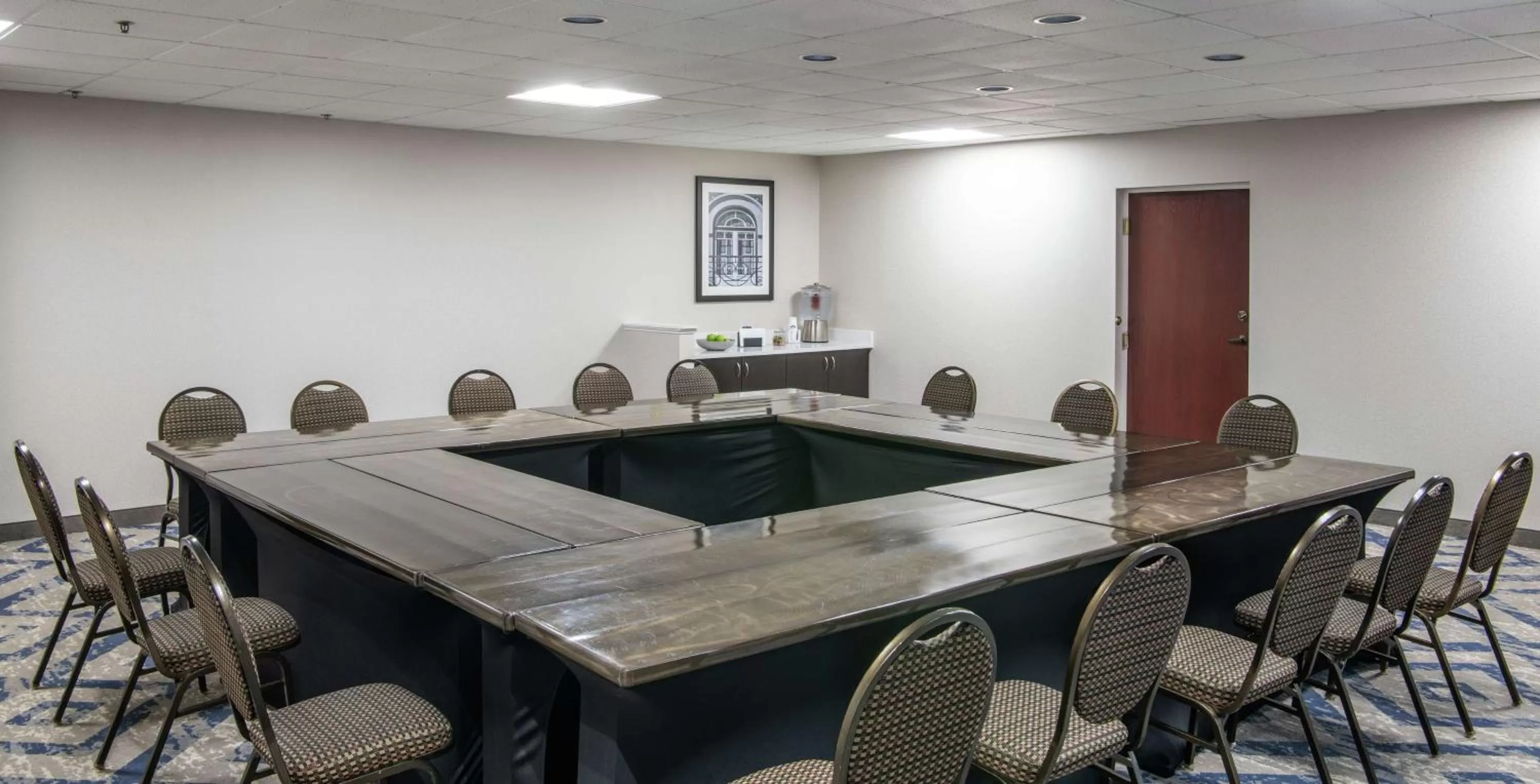 Meeting/conference room in Hampton Inn Cleveland-Solon