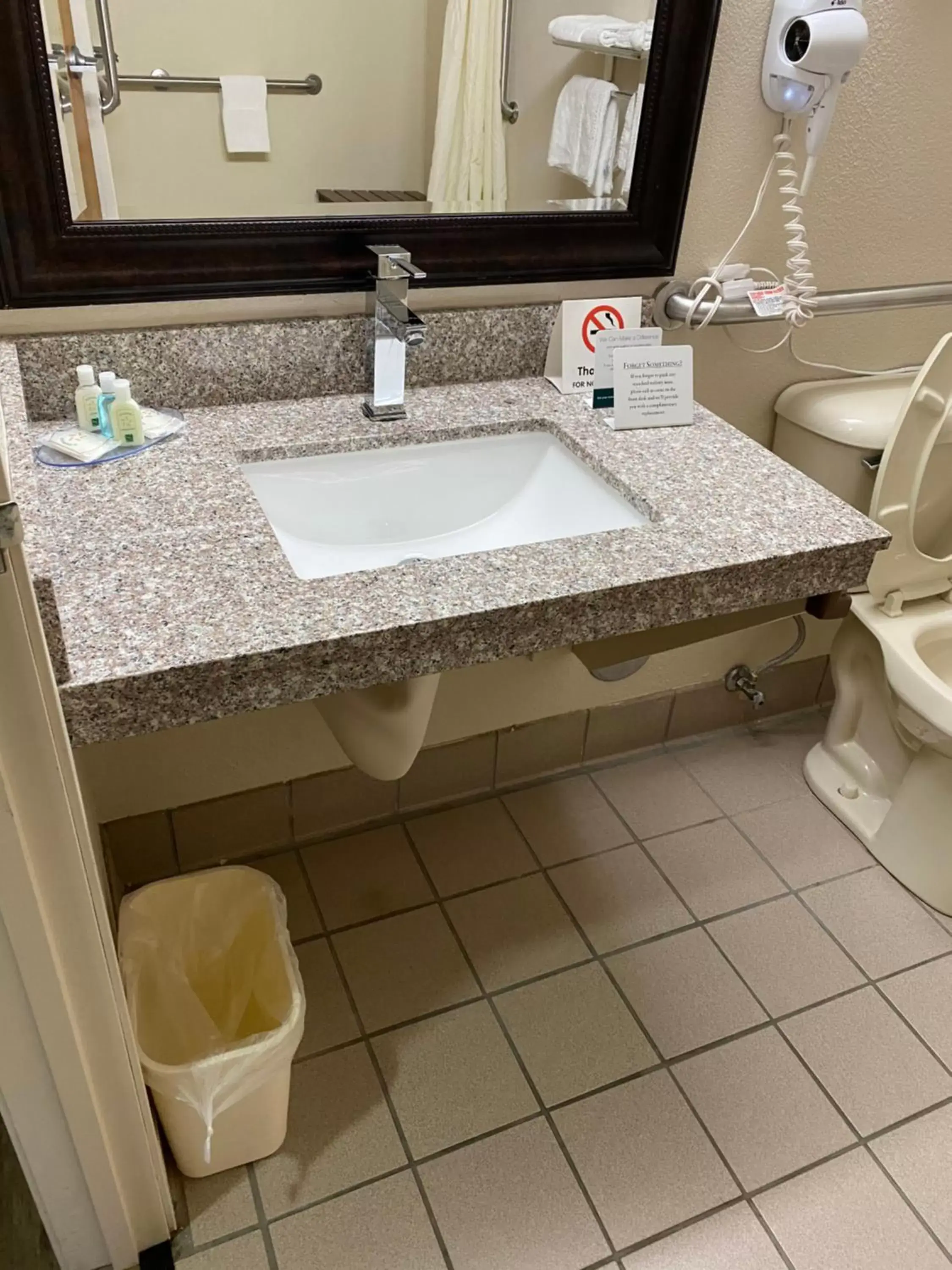 Bathroom in Quality Inn - Clinton Knoxville North