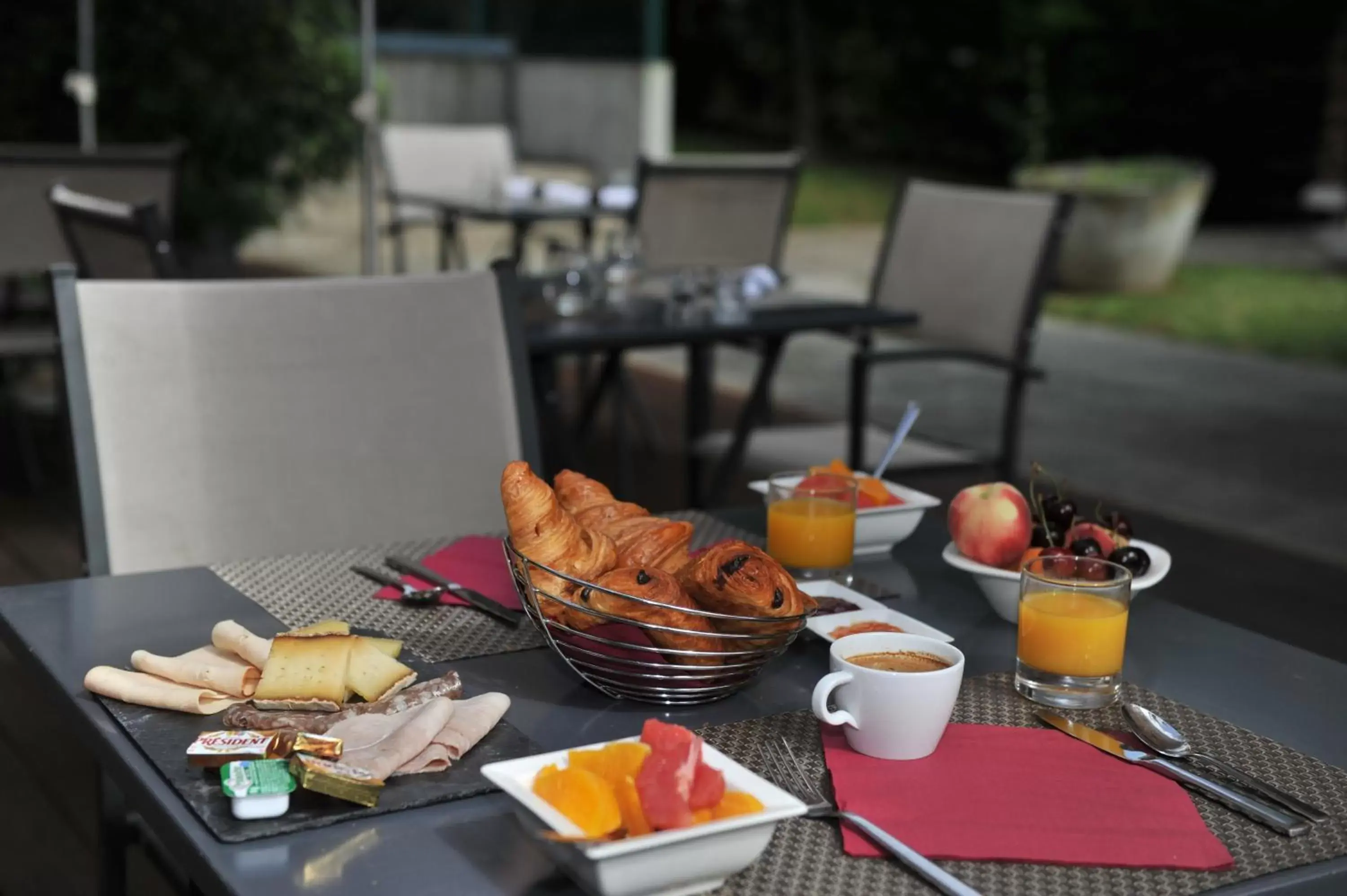 Breakfast in Mercure Maurepas Saint Quentin