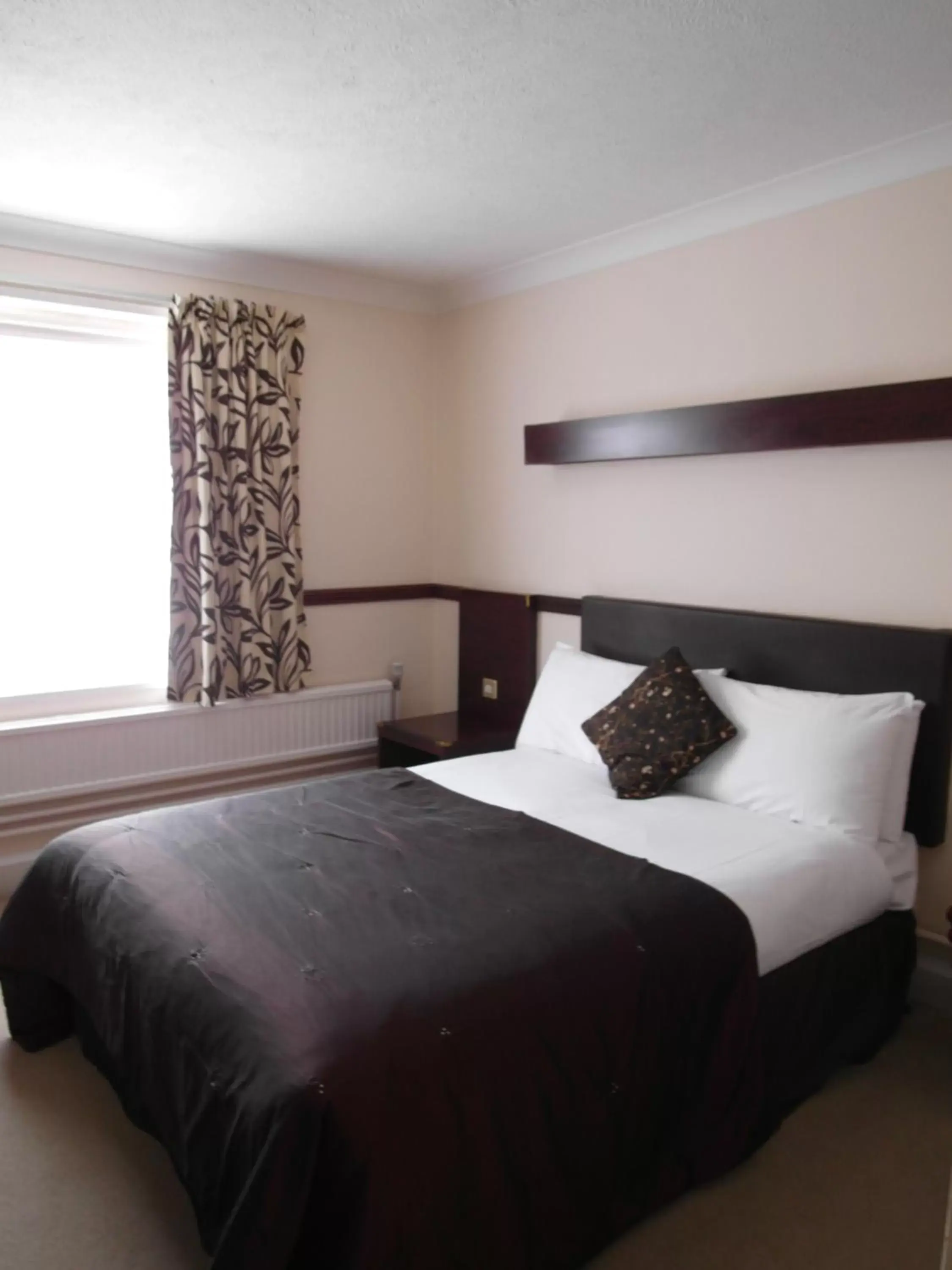 Bedroom, Bed in Best Western The George Hotel, Swaffham