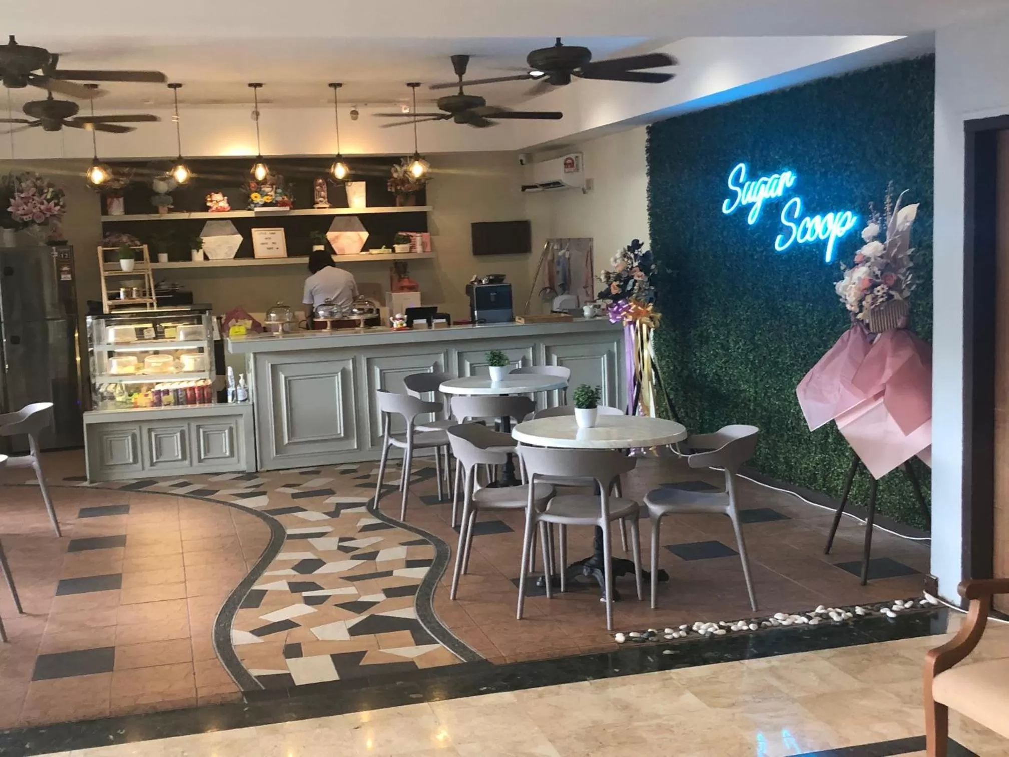 Lounge or bar in Seaview Suite at Rainbow Paradise