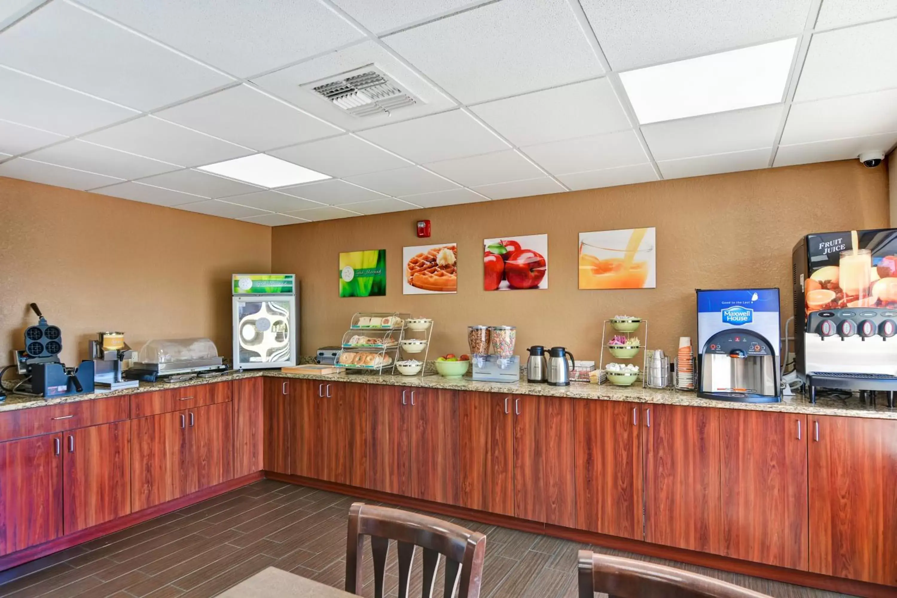 Breakfast, Restaurant/Places to Eat in Quality Inn & Suites Heritage Park