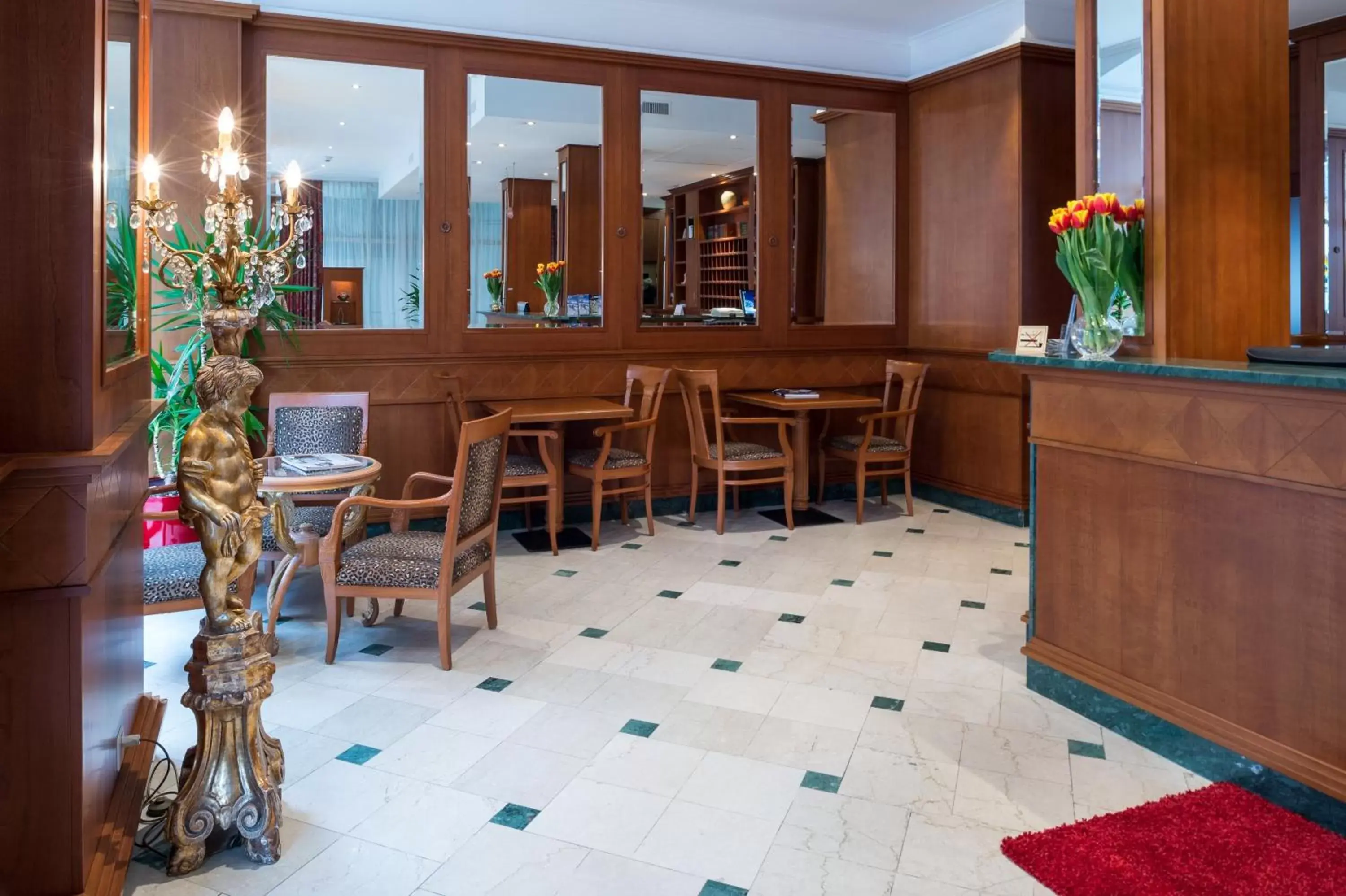 Lobby or reception, Lounge/Bar in Hotel Diplomate