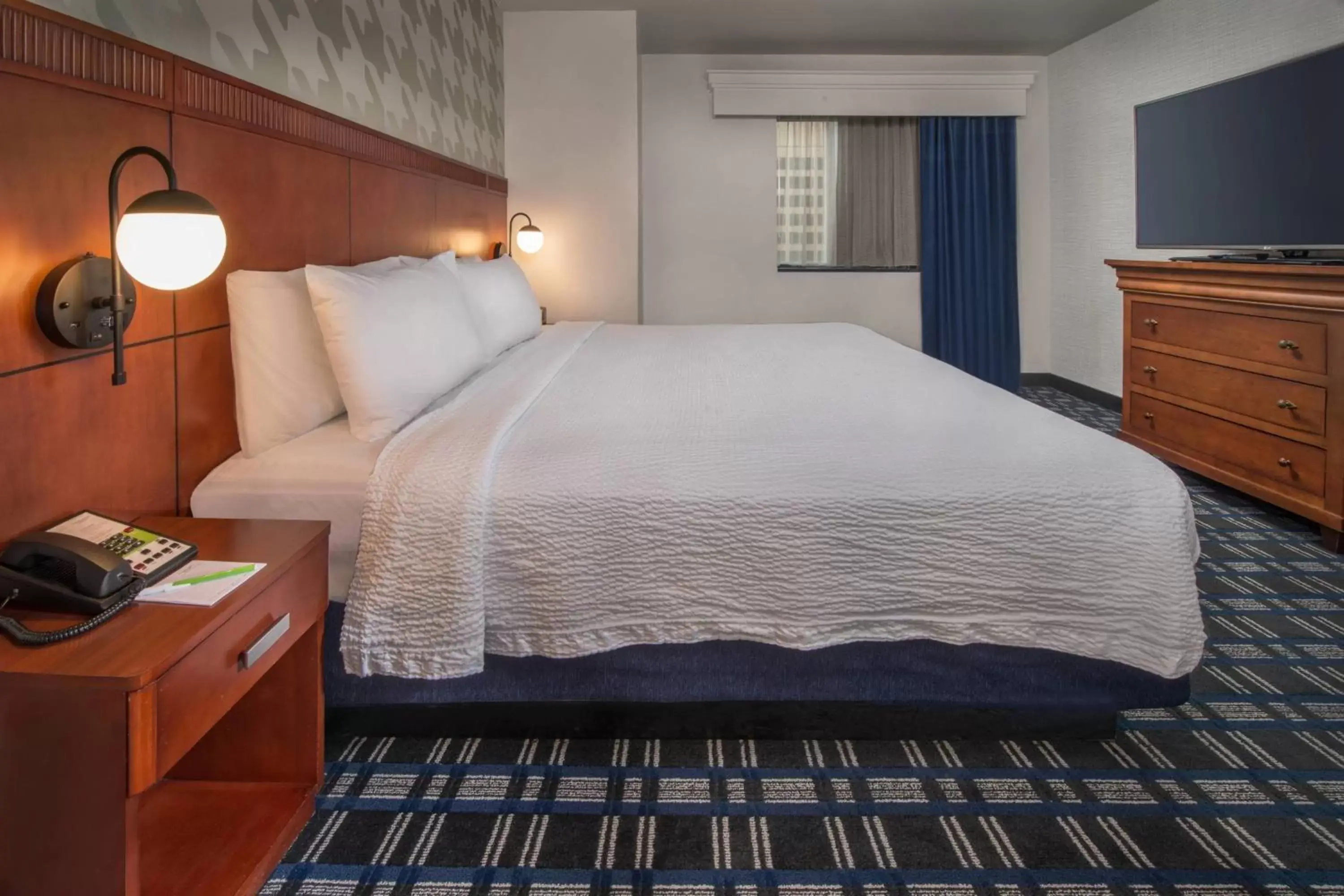 Bedroom, Bed in Courtyard Arlington Crystal City/Reagan National Airport