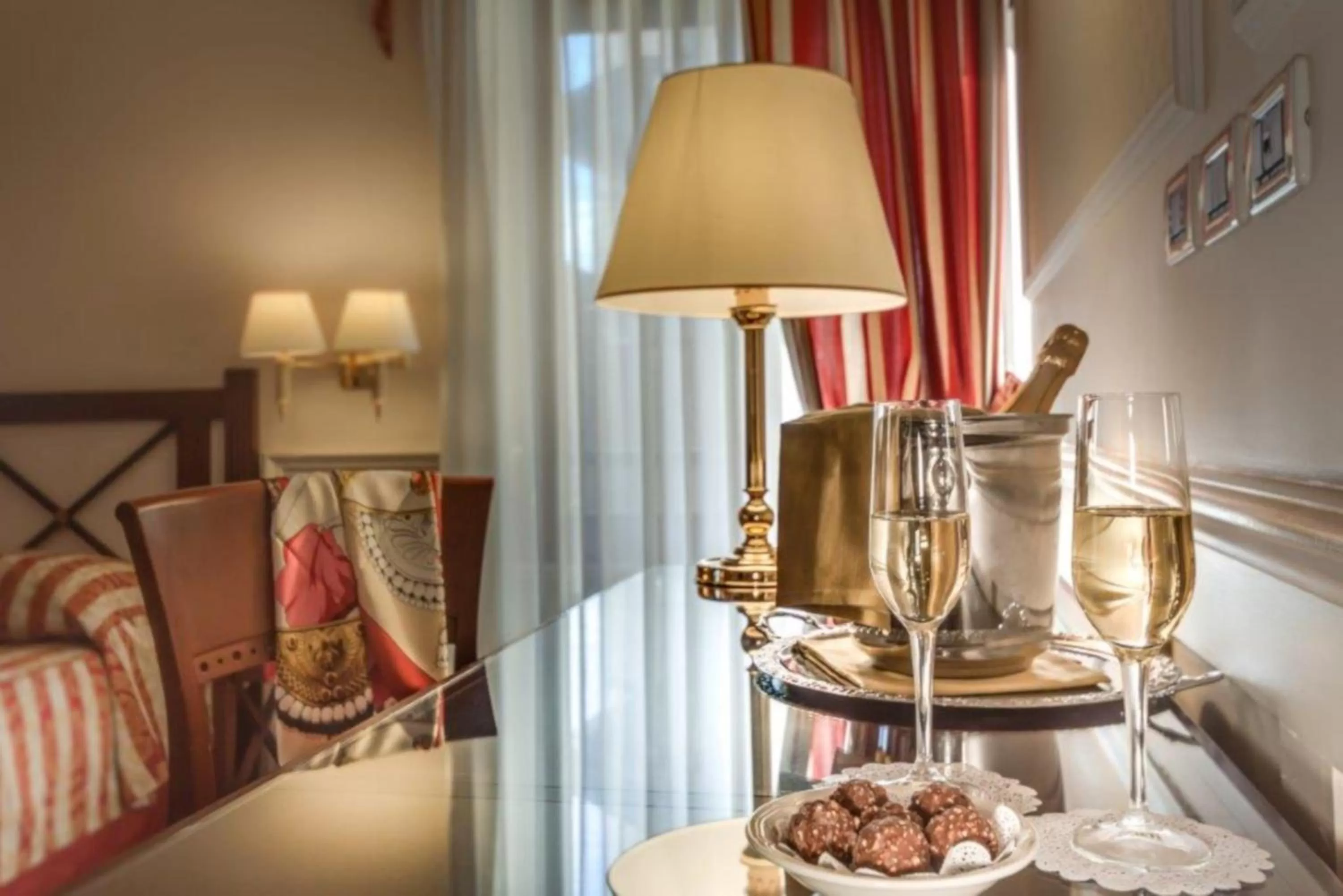 hair dresser, Bed in Palazzo Cardinal Cesi