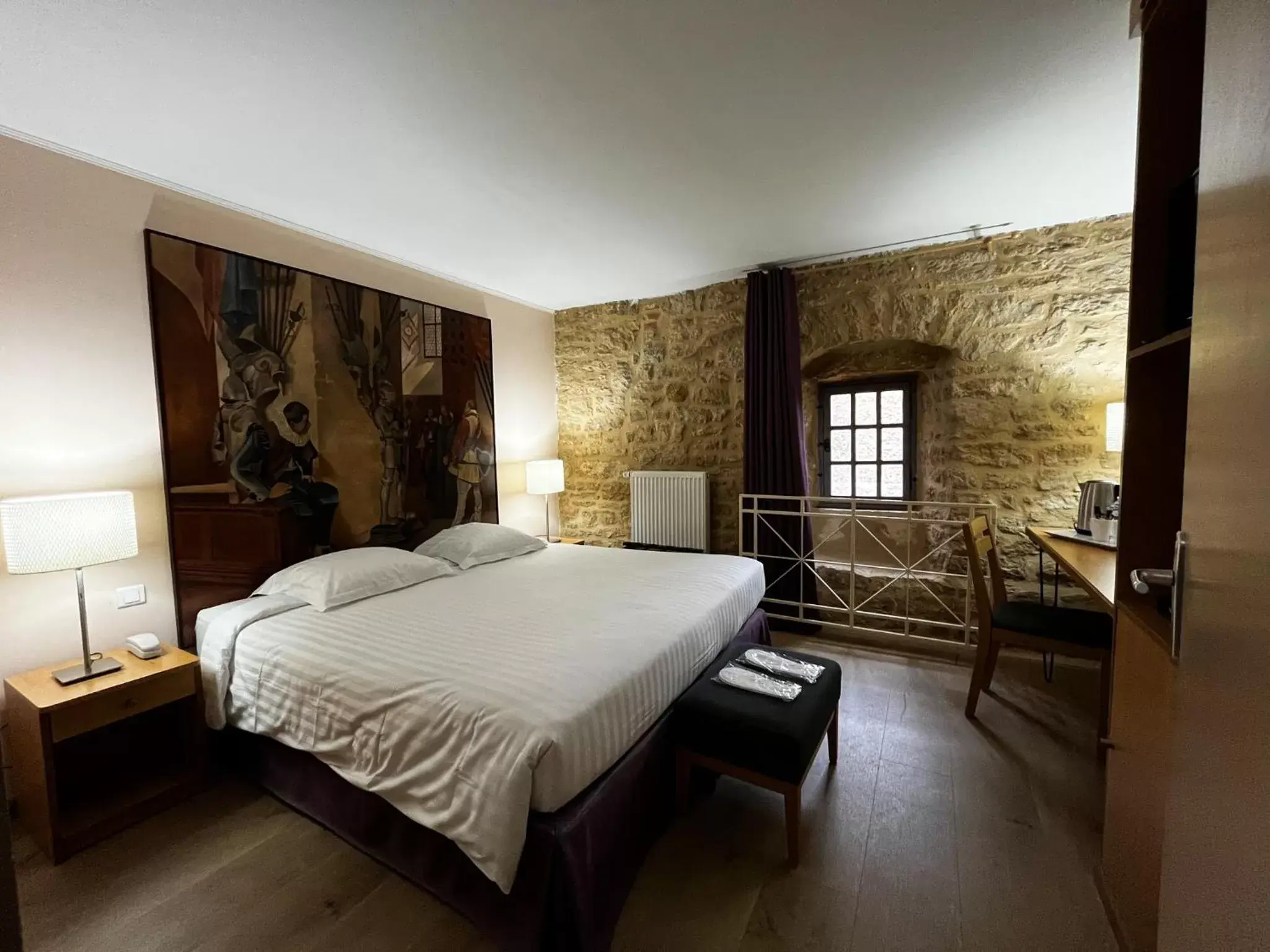 Bedroom, Bed in Hôtel Le Château Fort de Sedan