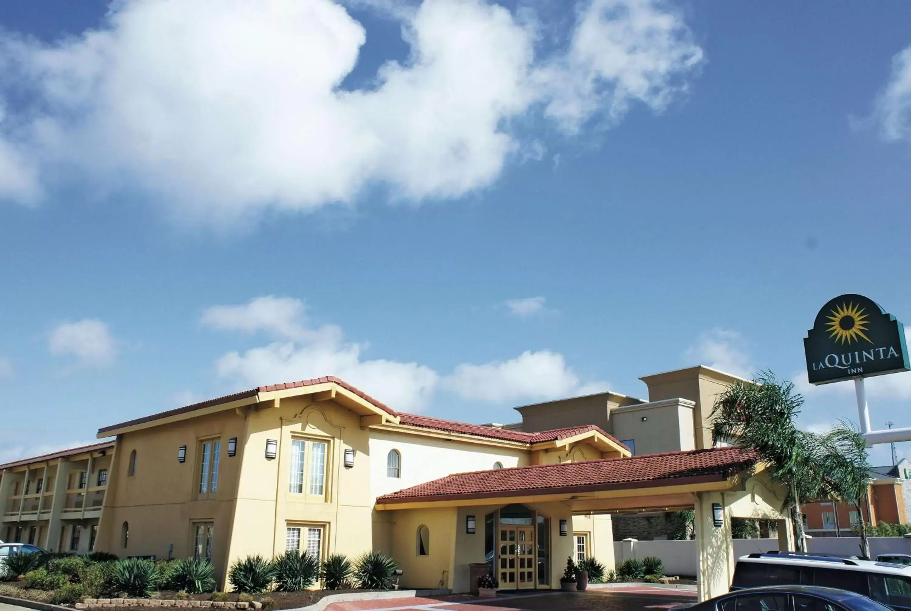 Property Building in La Quinta Inn by Wyndham Clute Lake Jackson