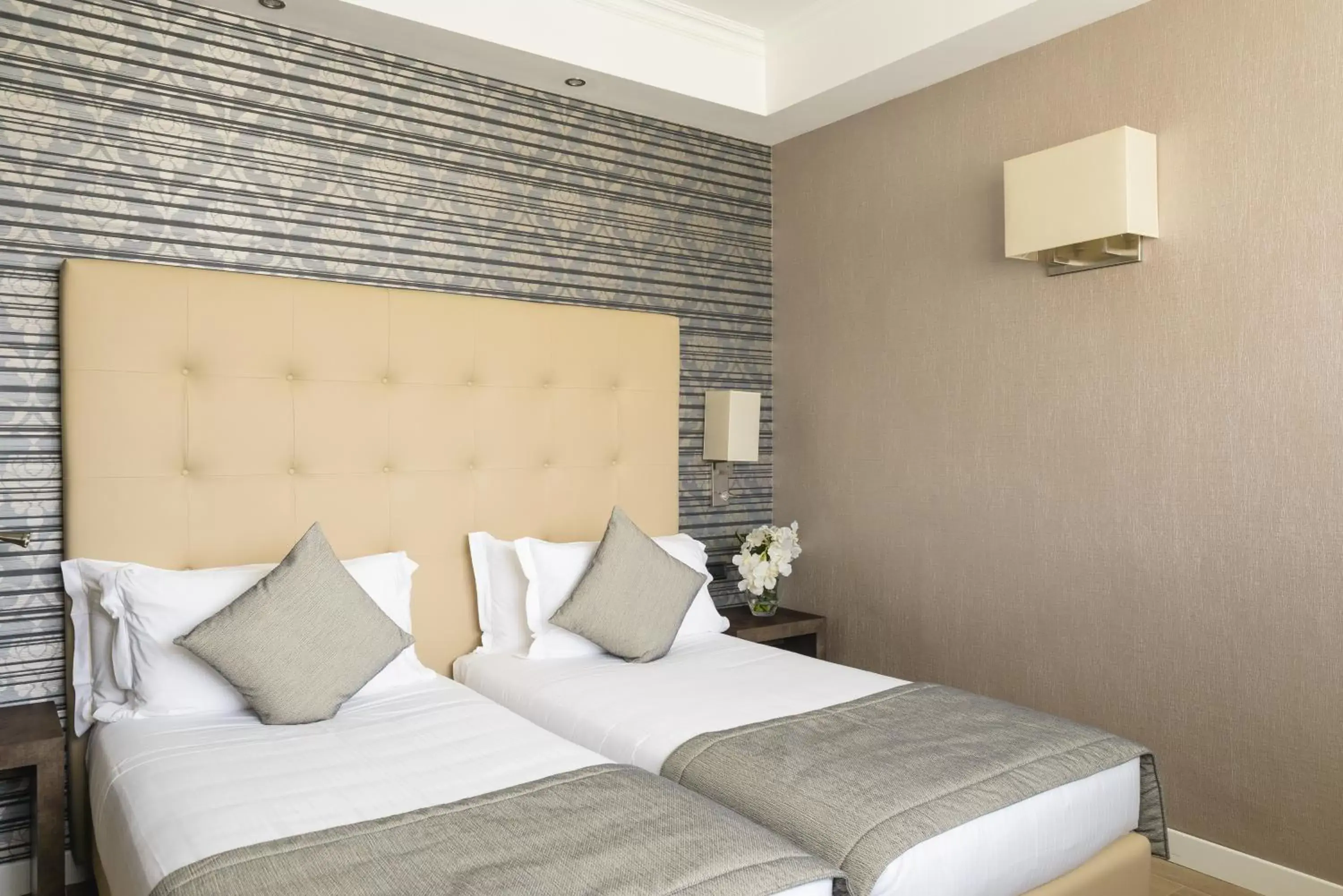 Bedroom, Bed in Windsor Hotel Milano