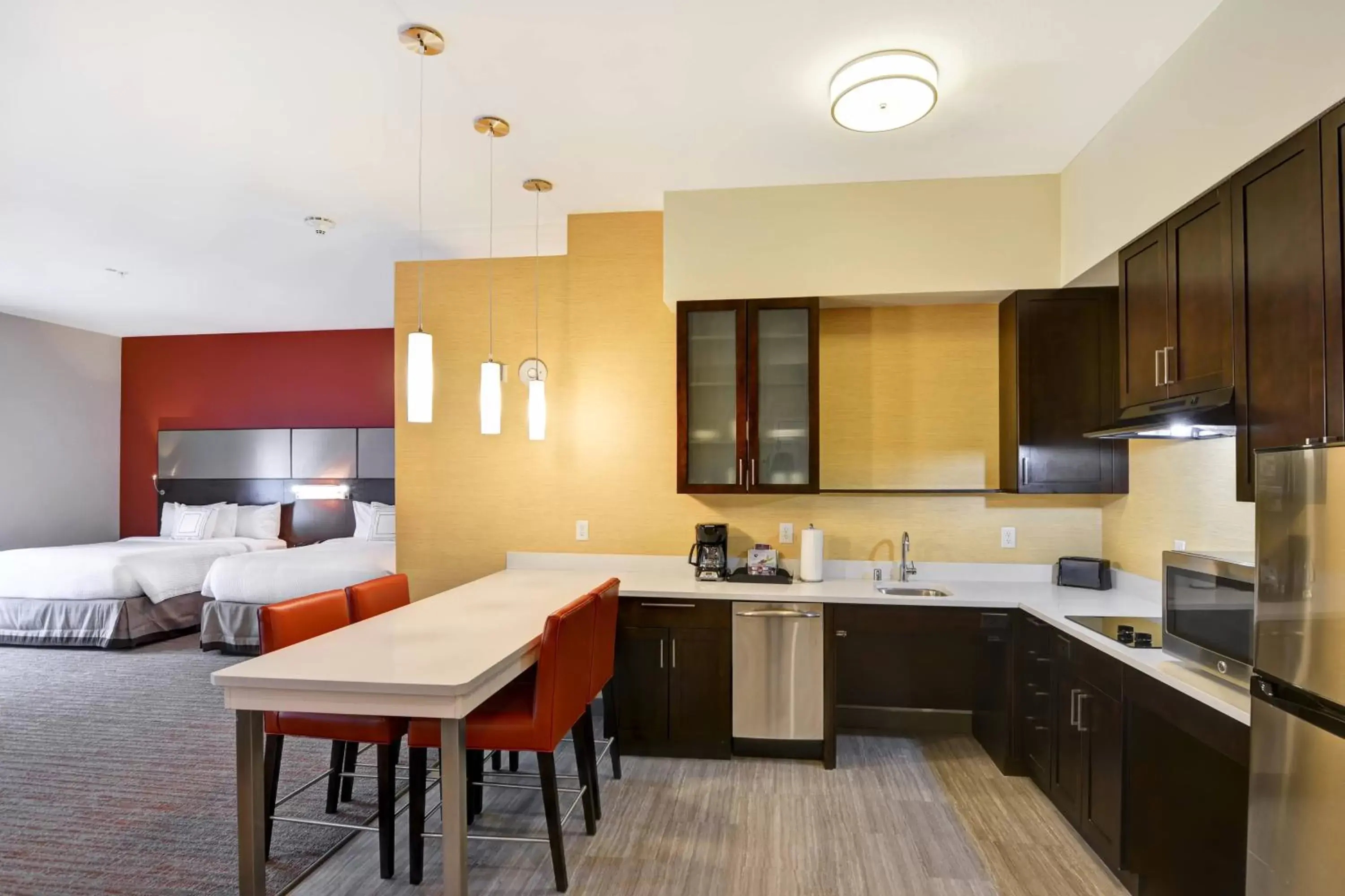 Photo of the whole room, Kitchen/Kitchenette in Residence Inn by Marriott Milwaukee North/Glendale