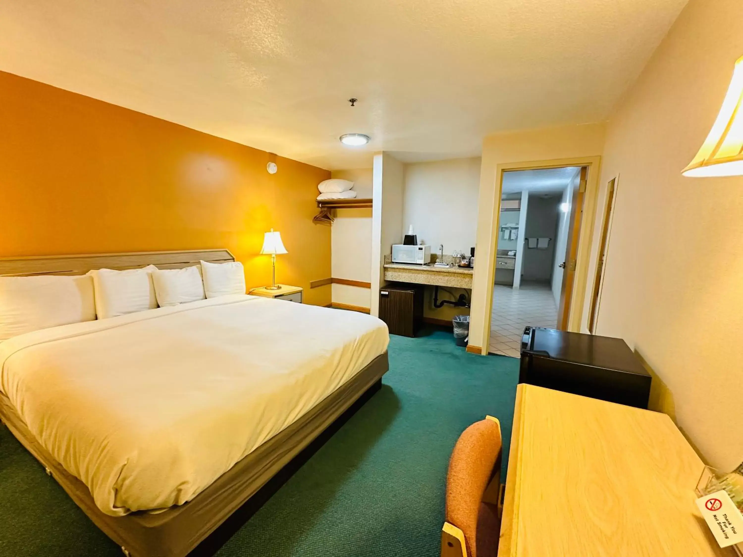 Bedroom, Bed in Timberland Inn & Suites