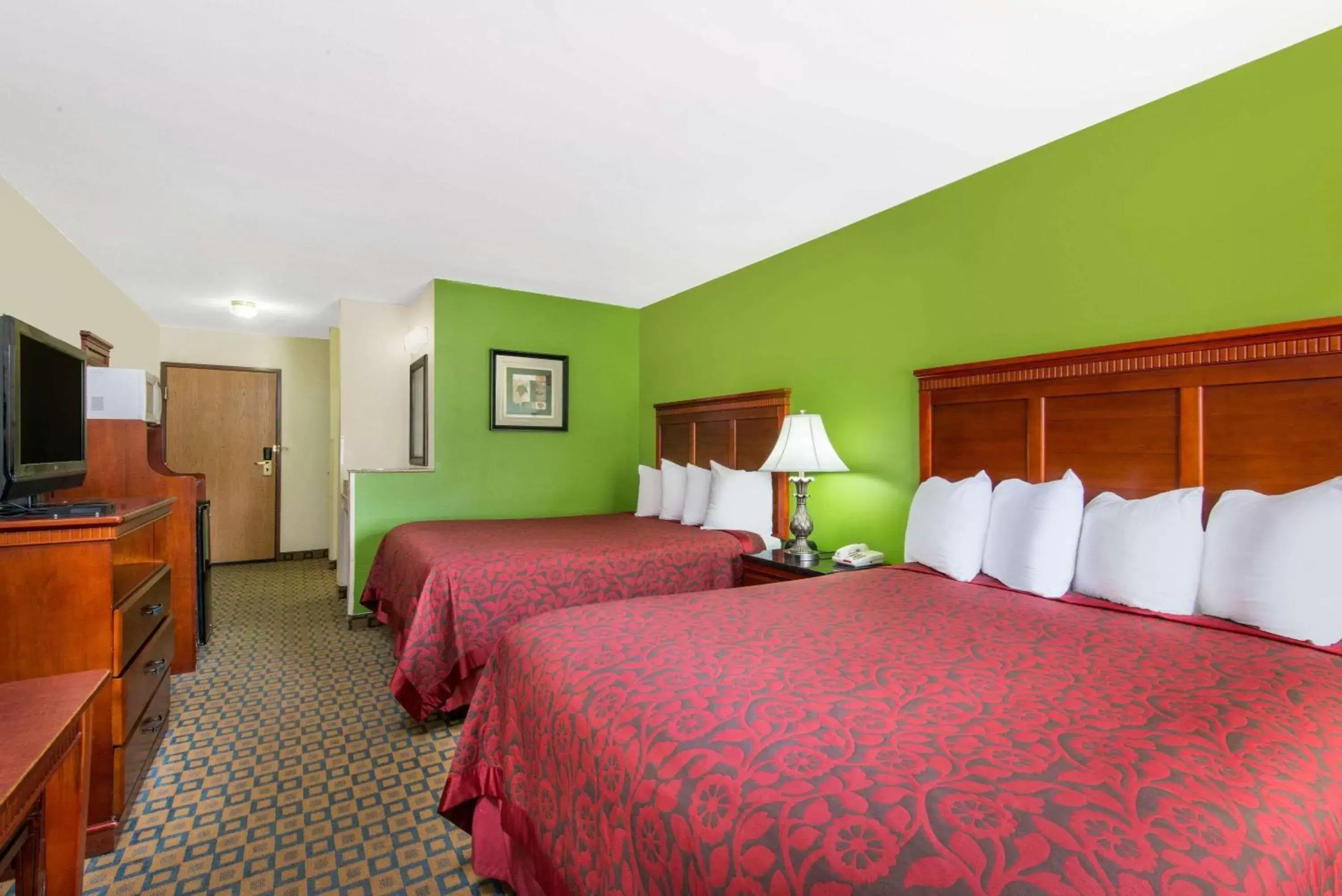 Photo of the whole room, Bed in Days Inn & Suites by Wyndham Wichita