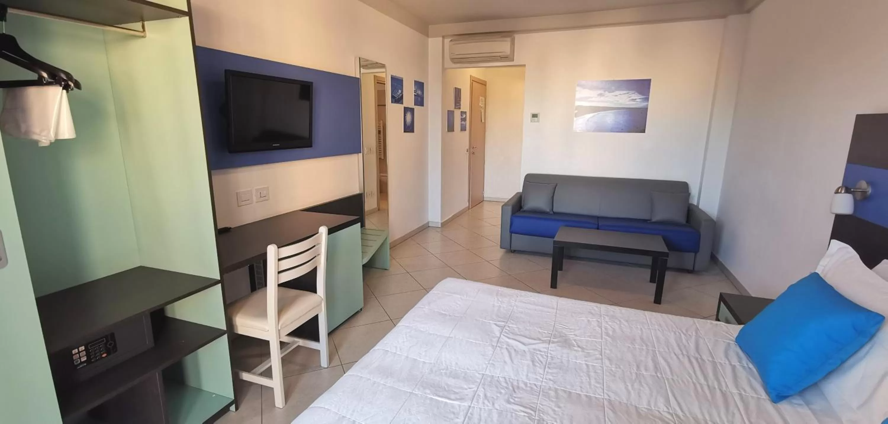 Photo of the whole room, Bed in Hotel Oceanomare