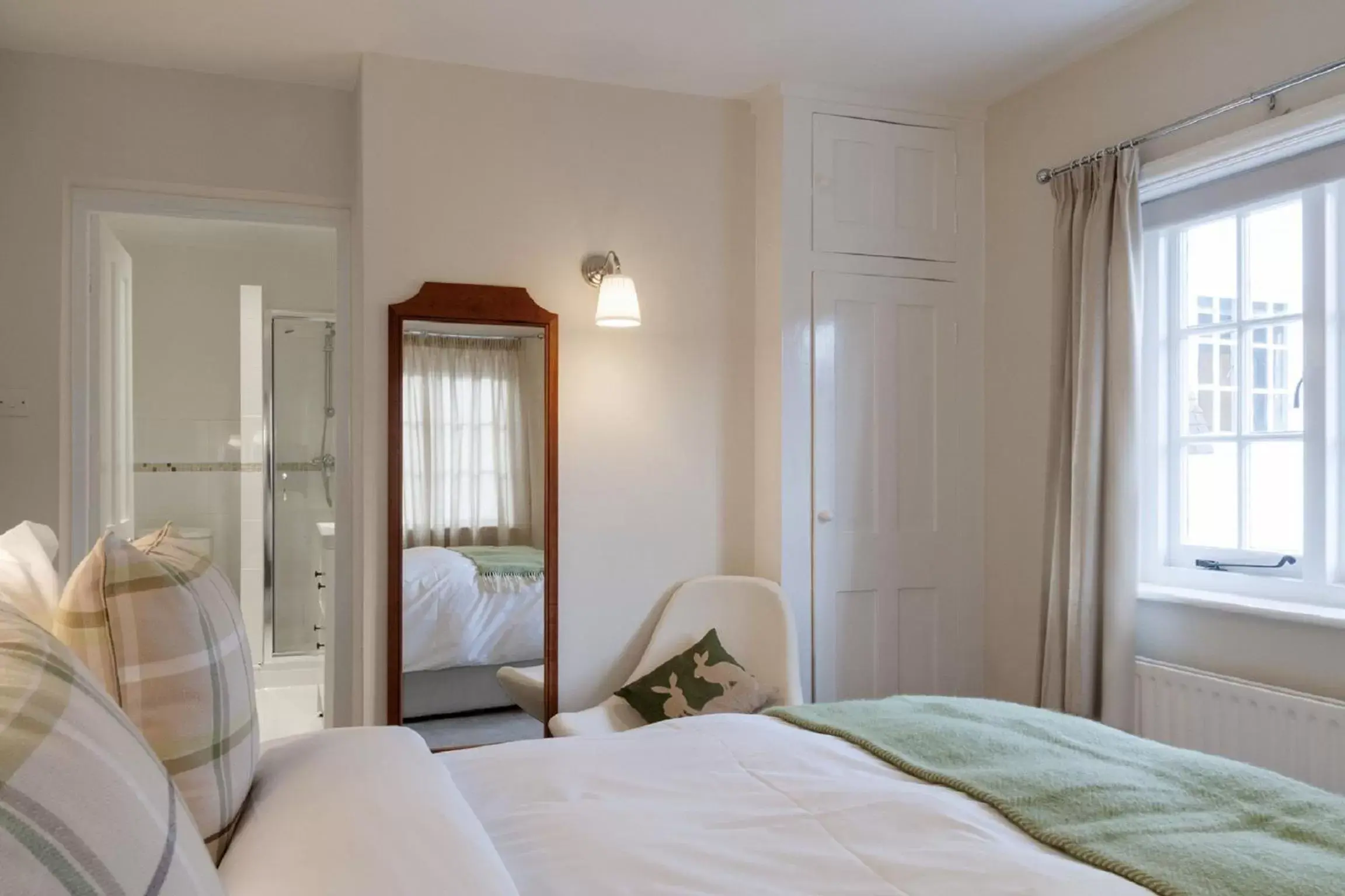 Bedroom, Bed in Hurtwood Hotel