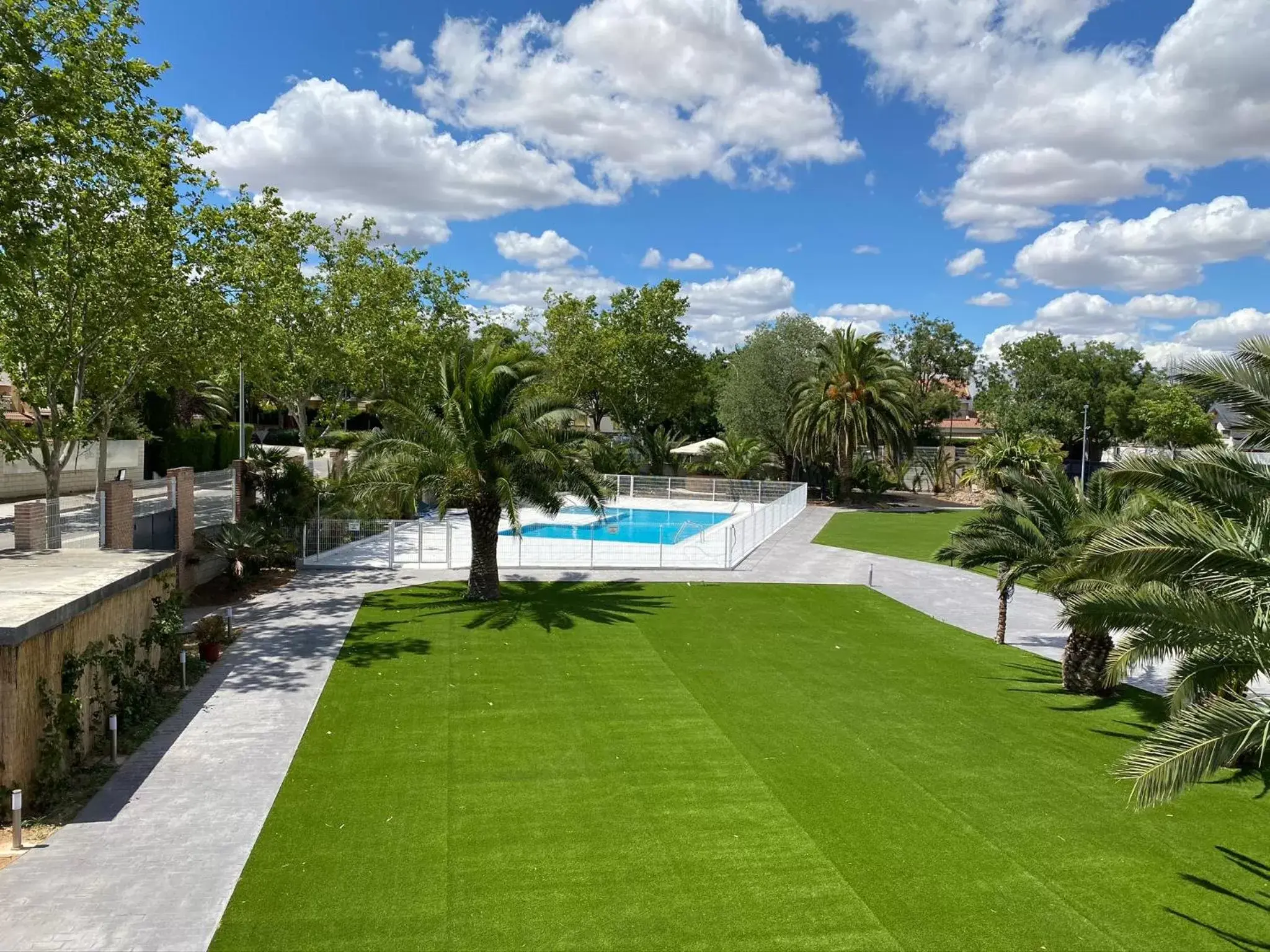 Garden, Swimming Pool in Hotel Parque Real