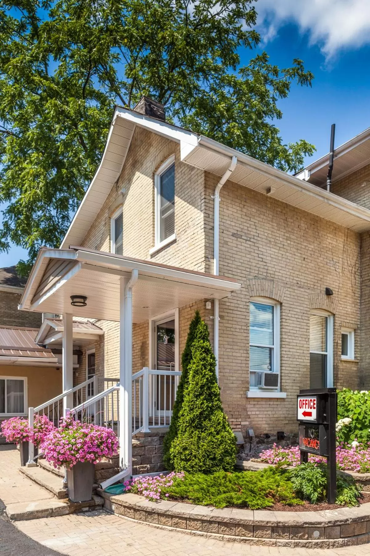 Facade/entrance, Property Building in Kent Inn