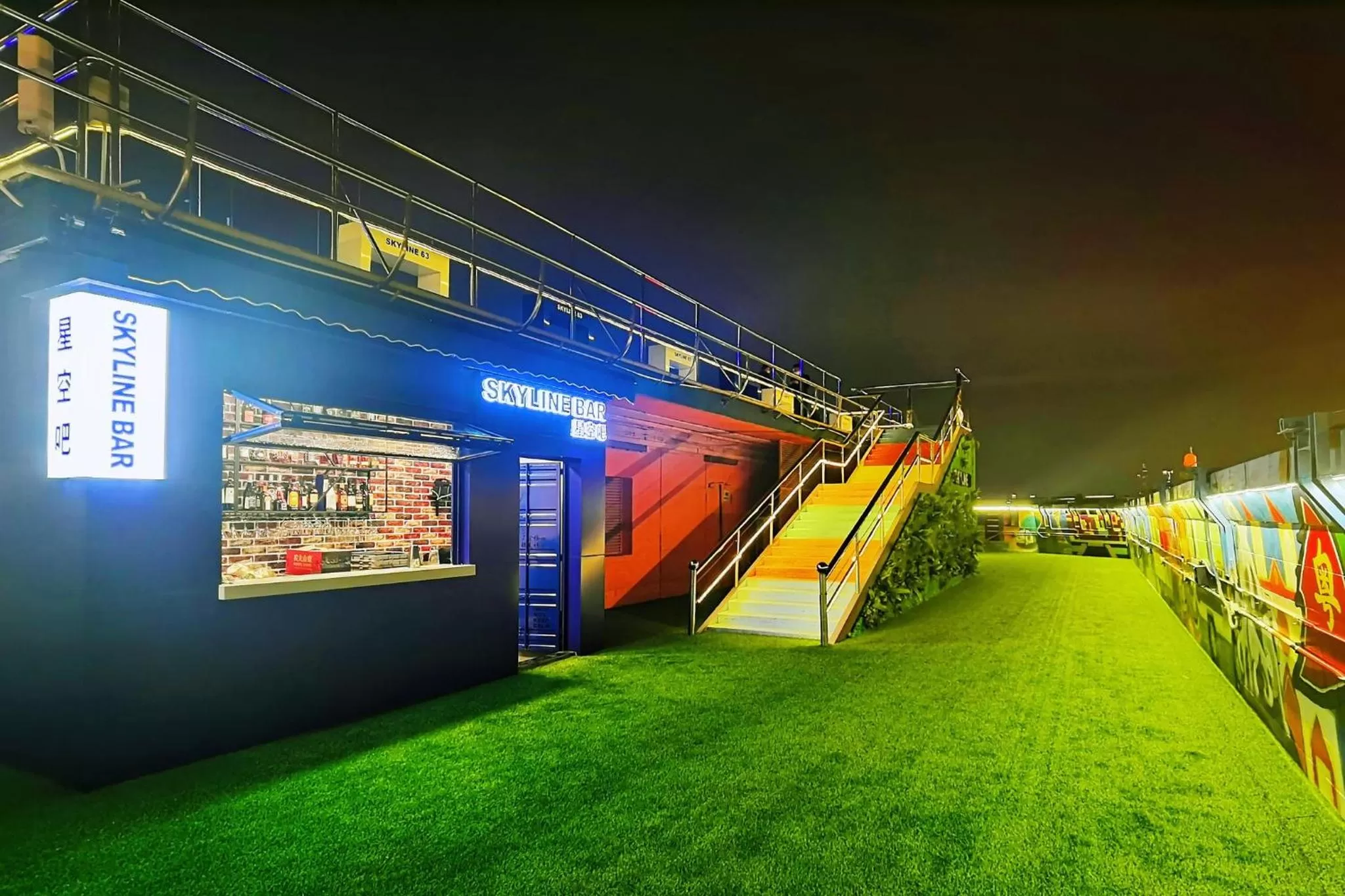 Lounge or bar in Crowne Plaza Guangzhou City Centre by IHG