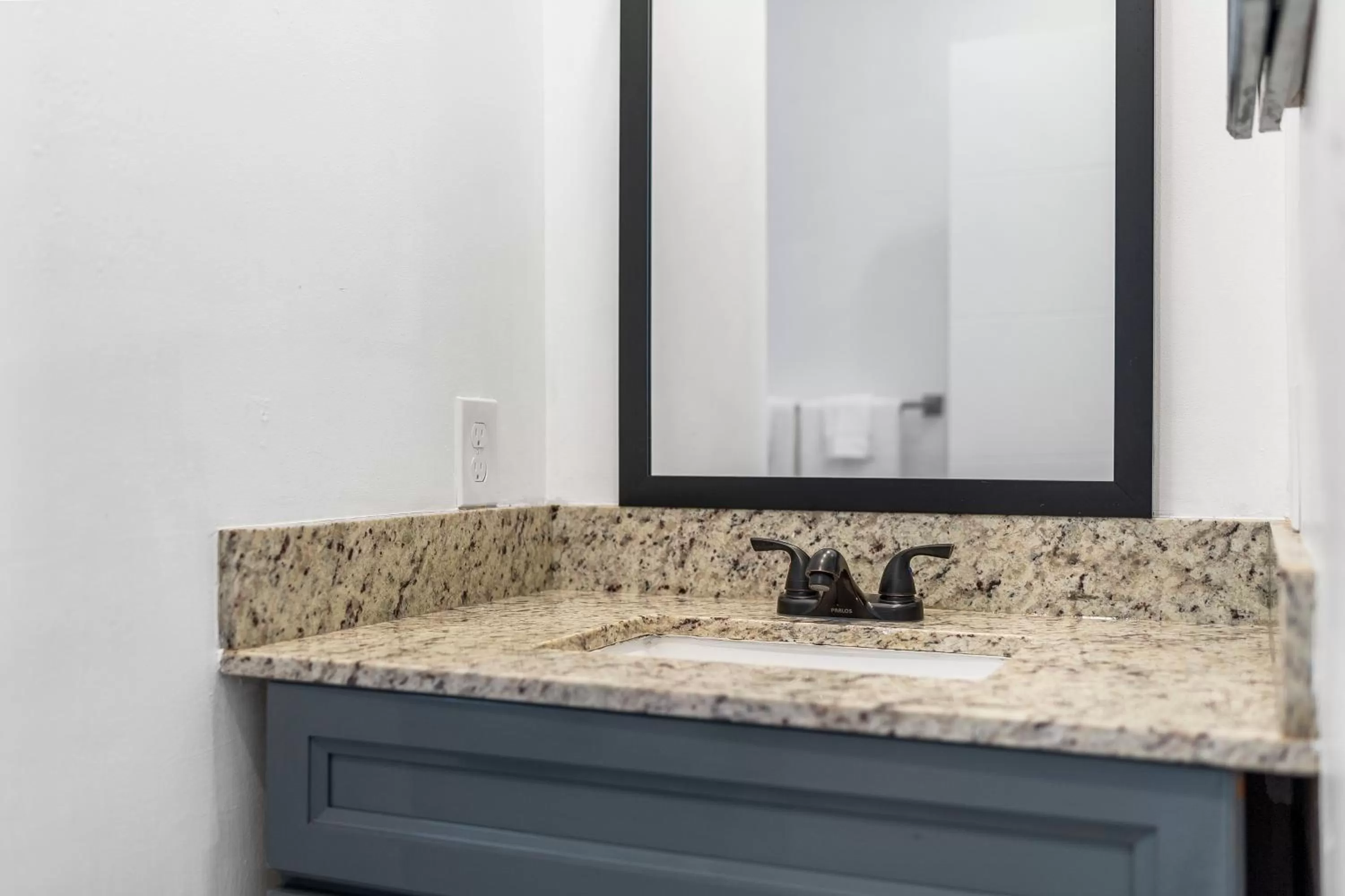 Bathroom in CocoBay 2BR Condos Near Beach, Galleria Mall, Wilton Manors, Cruise Port