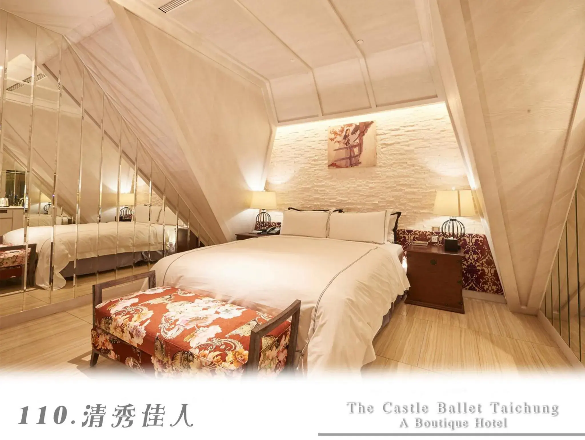 Property building, Bed in Villa ballet