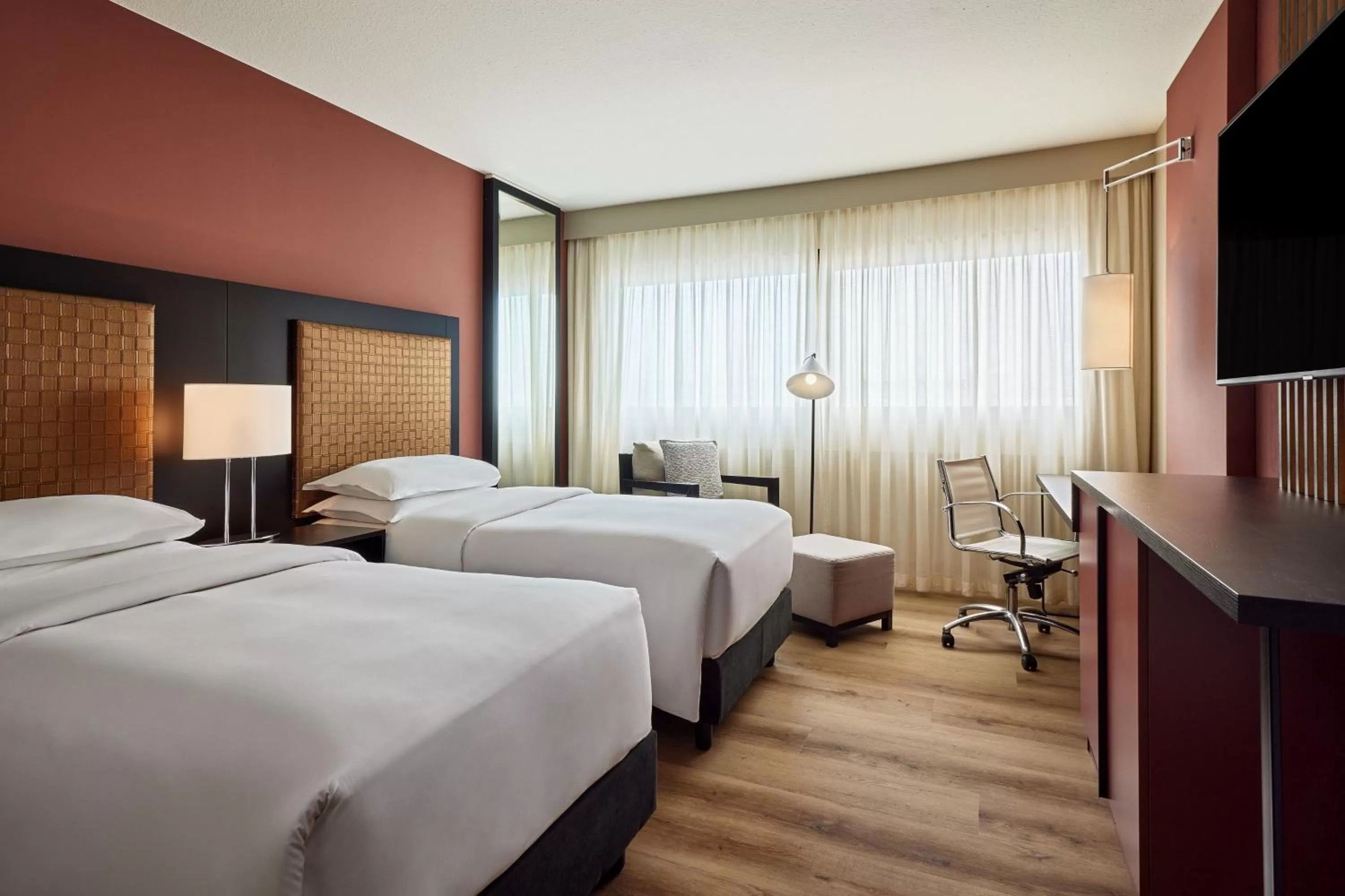Photo of the whole room, Bed in Sheraton Frankfurt Airport Hotel & Conference Center
