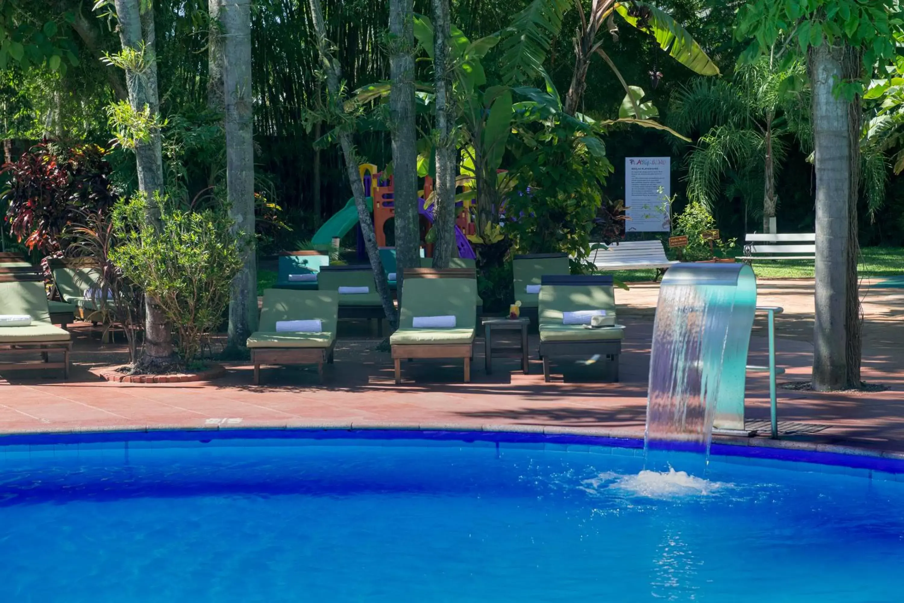 Garden, Swimming Pool in Hotel Saint George