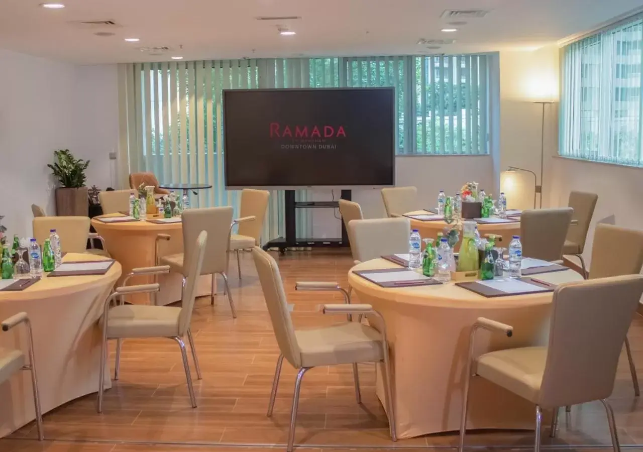 Meeting/conference room, Restaurant/Places to Eat in Ramada Downtown Dubai